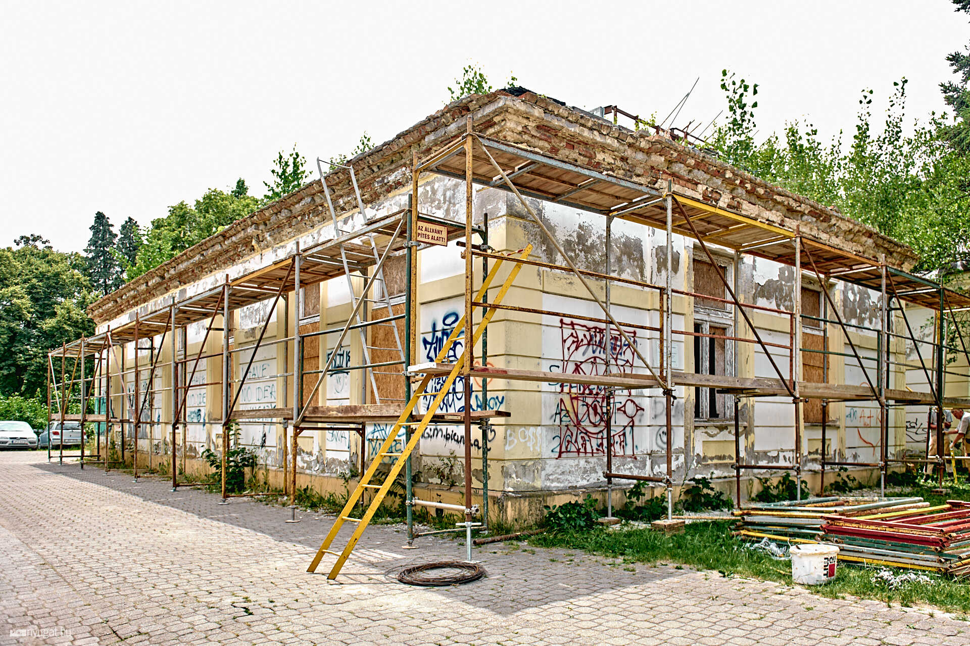 Felállványozott Brenner villa