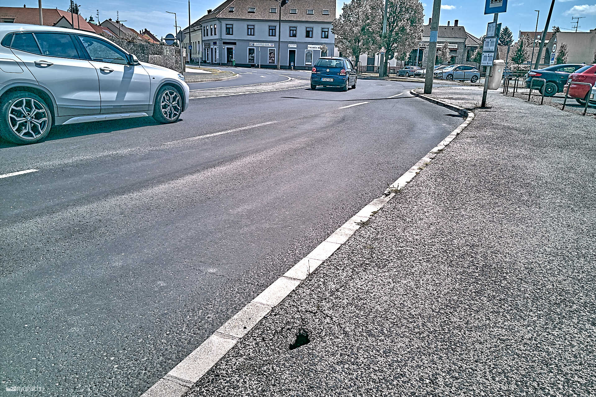 lyuk a kiskar utcában (Ferike)