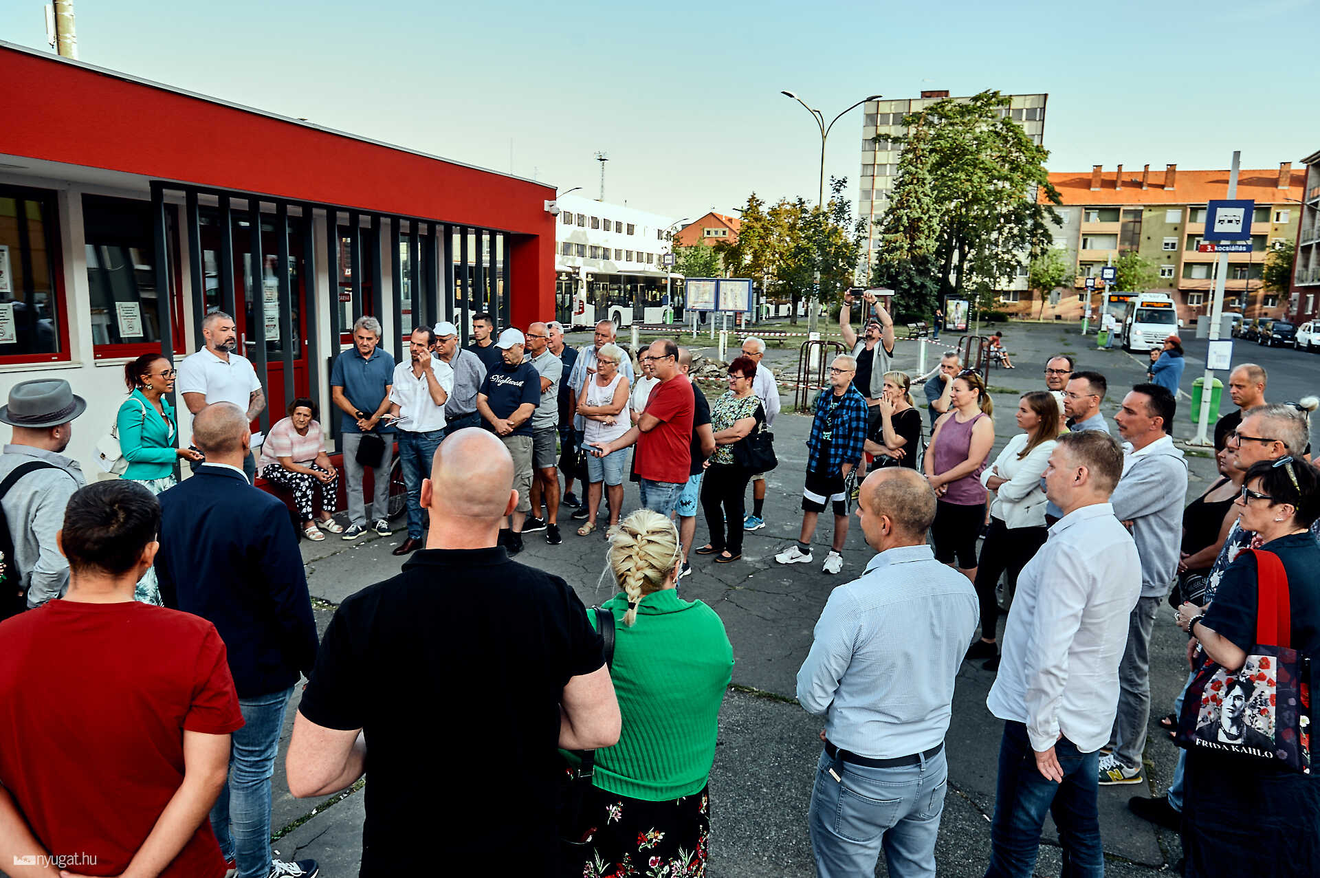 Lakossági fórum az Éhen Gyula téren