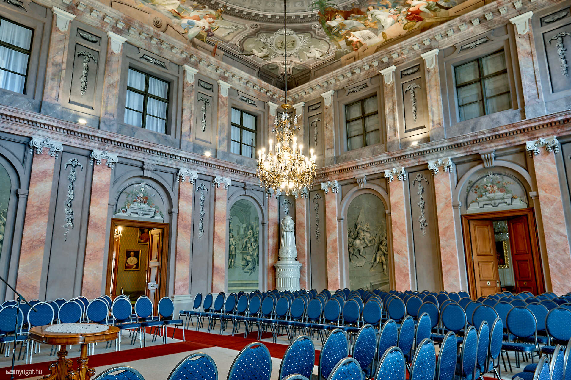 szombathelyi püspöki palota restaurált díszterme