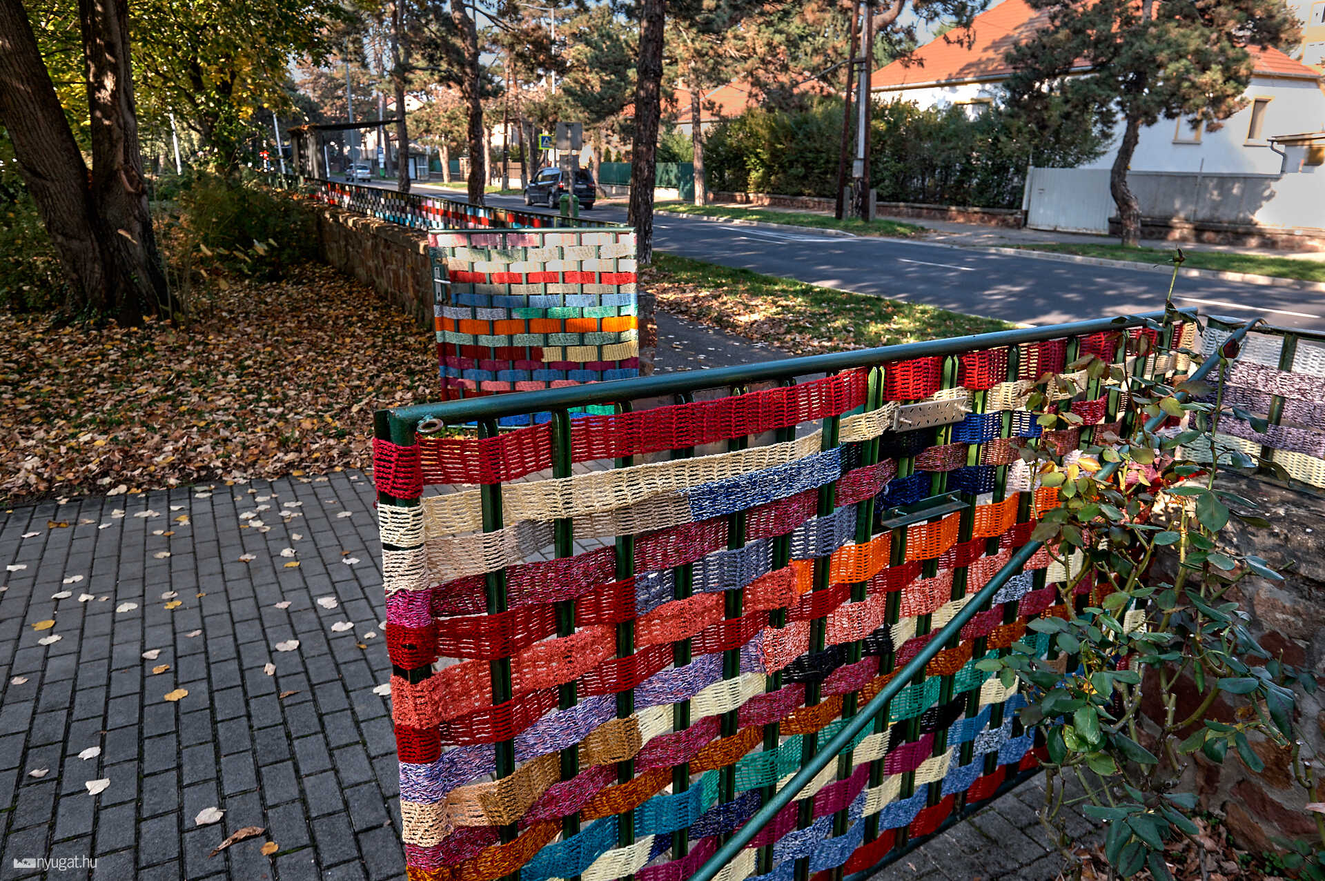 Kiállítás a művészeti udvarán