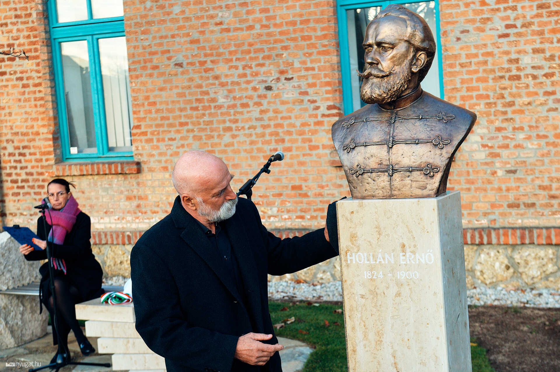 Hollán Ernő szobor avatás