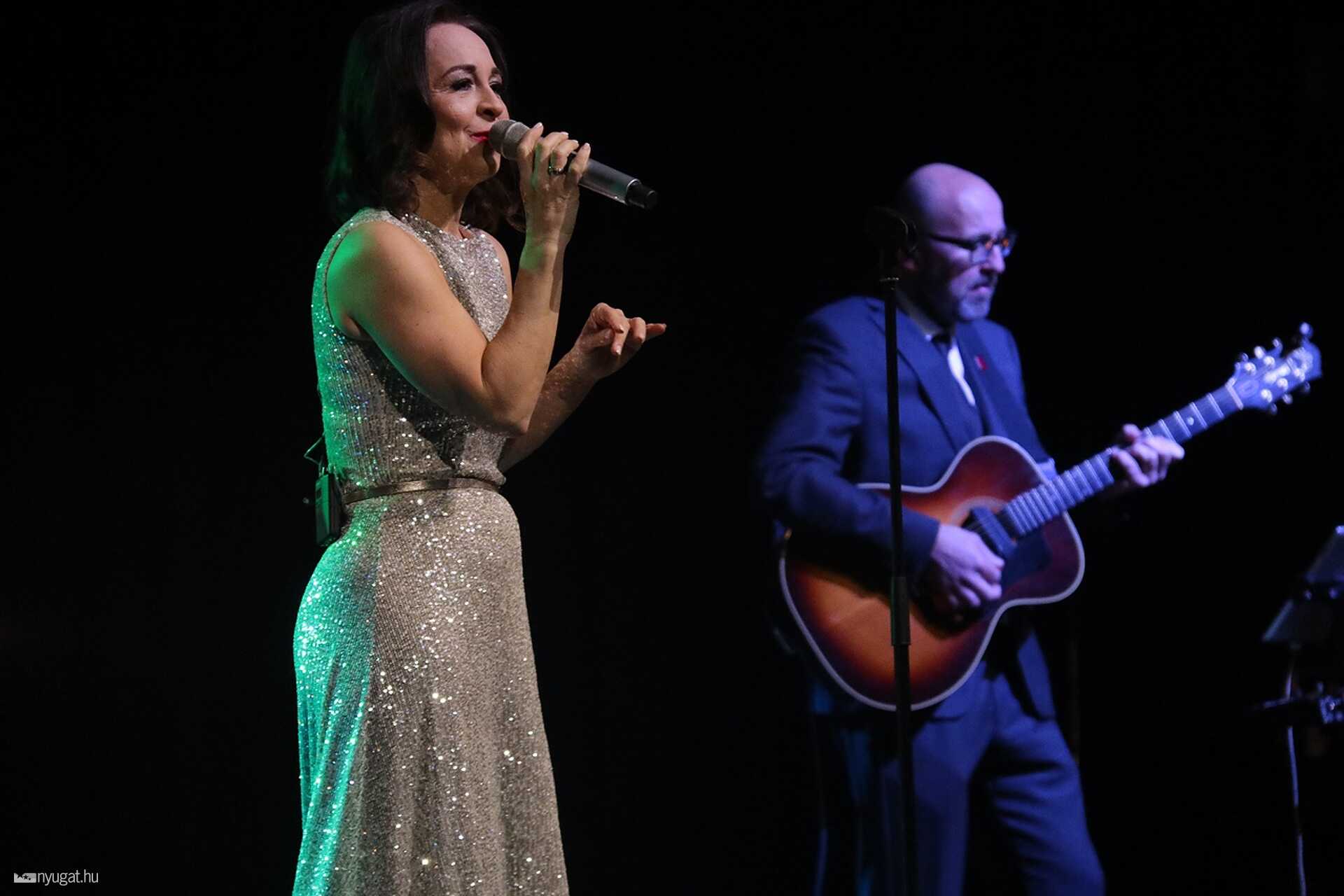 Szekeres Adrien Adventi koncert az Agorában