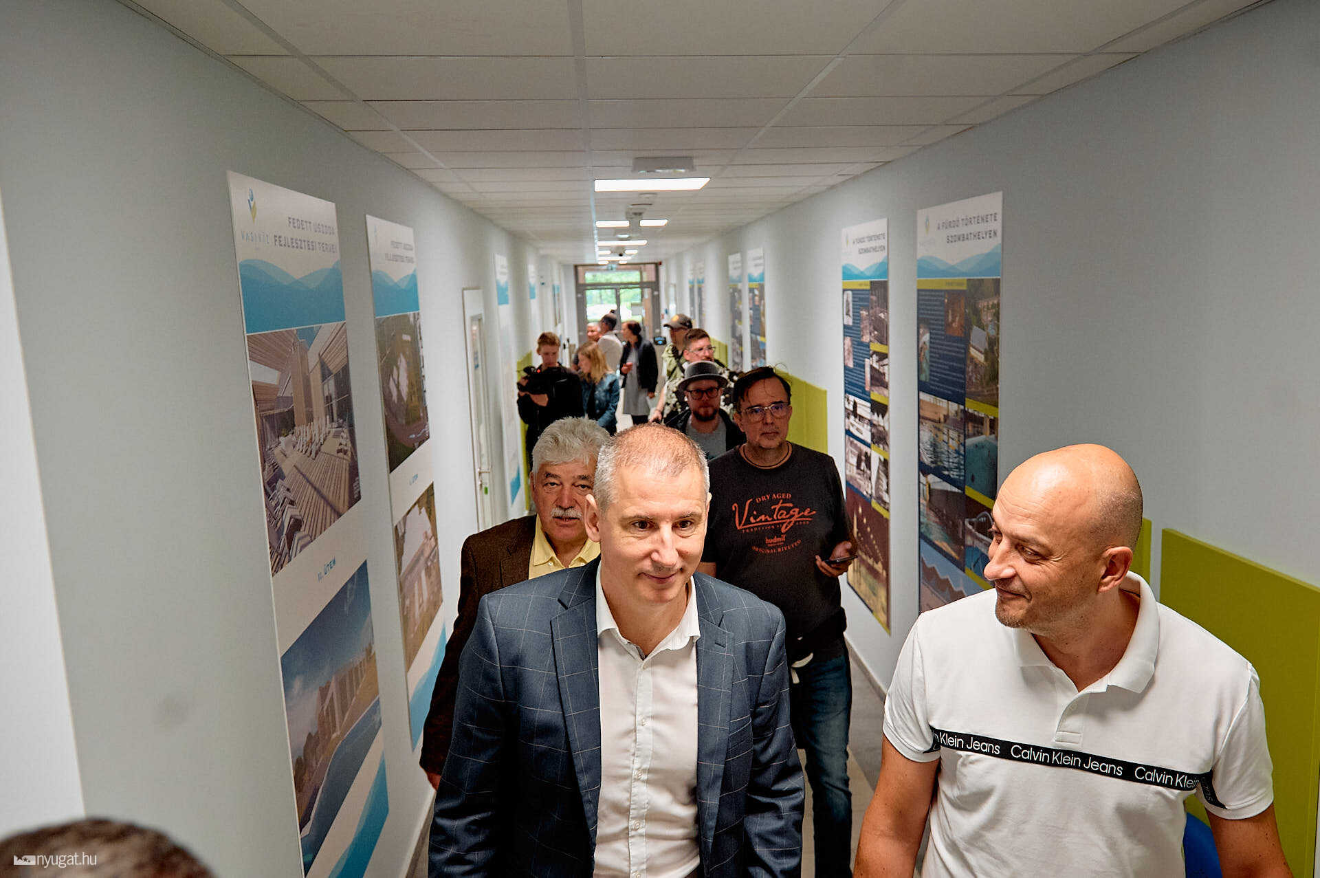 Fedett úszoda és termálfürdő bejárás