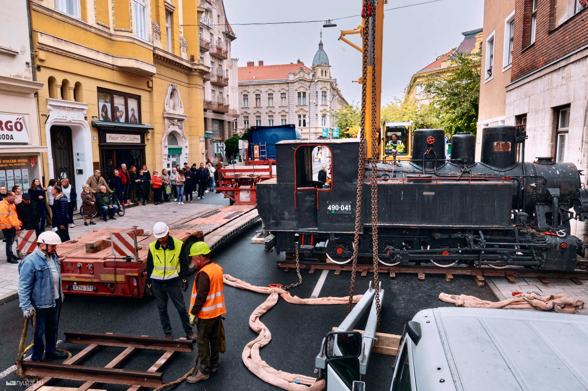 Elszállítják a gőzmozdonyt Szombathelyről