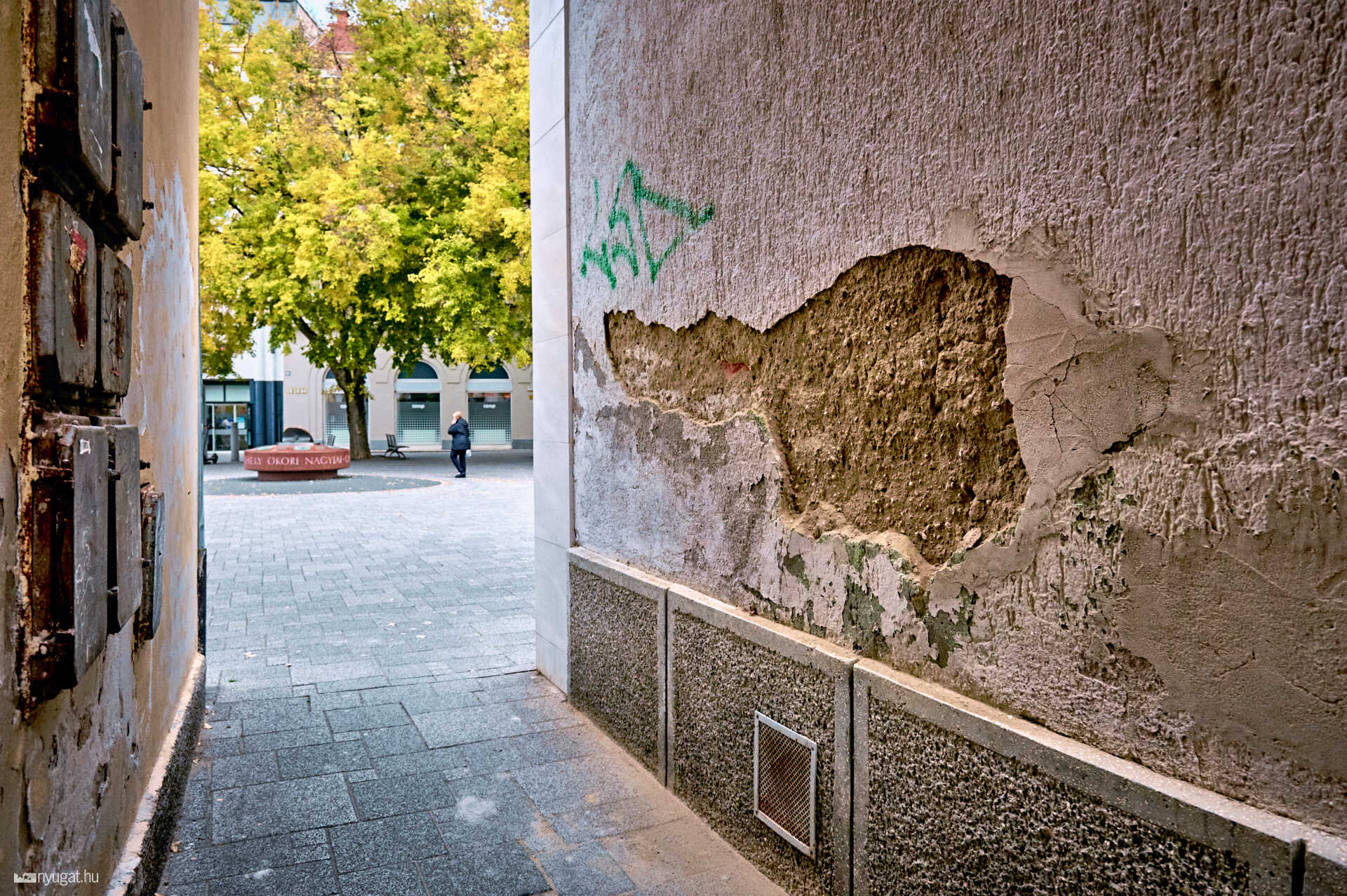 Vakolatomlás külső sikátor