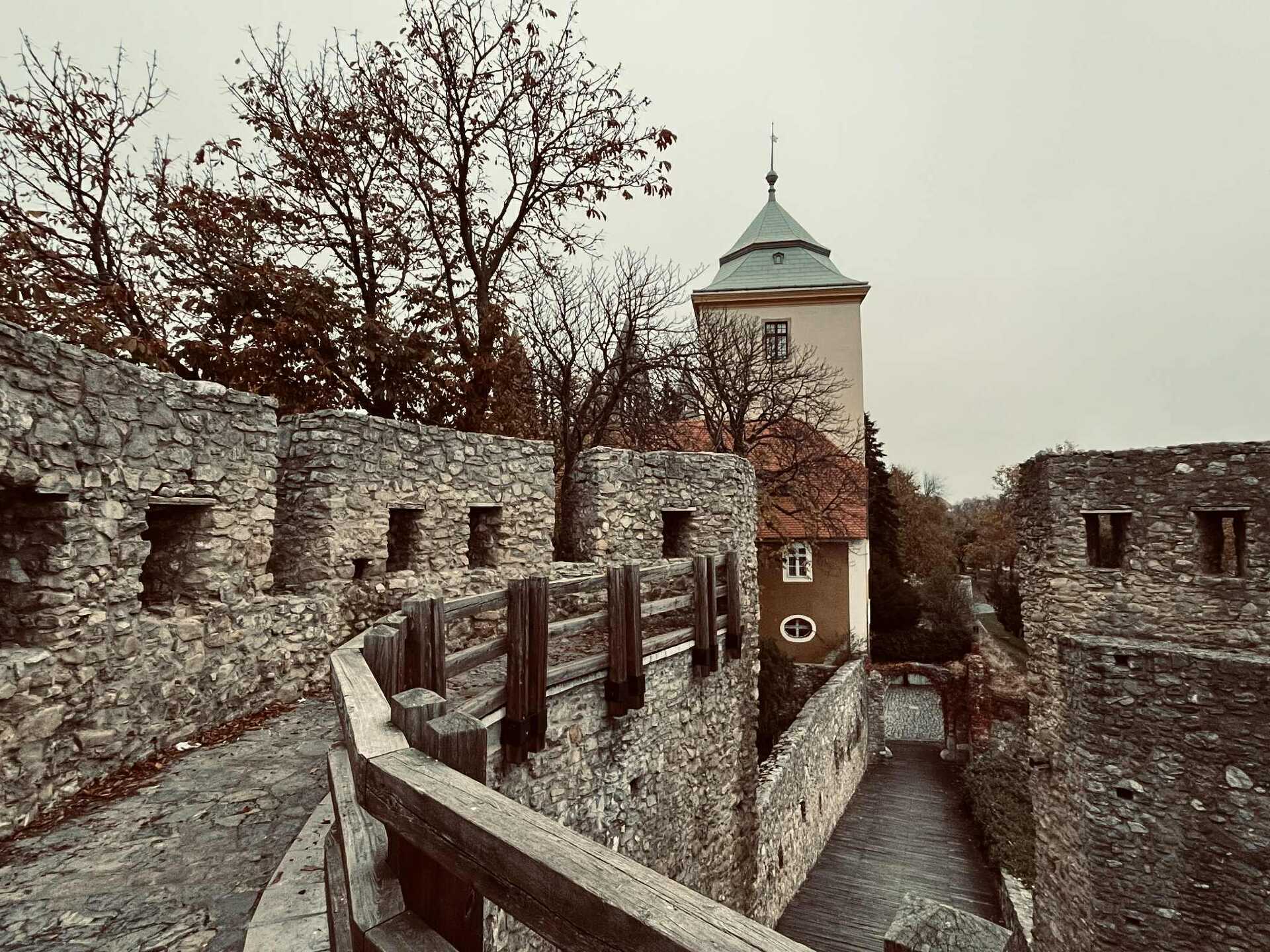 Zsolnay-negyed, Széchenyi-tér, Székesegyház és környéke, Barbakán
