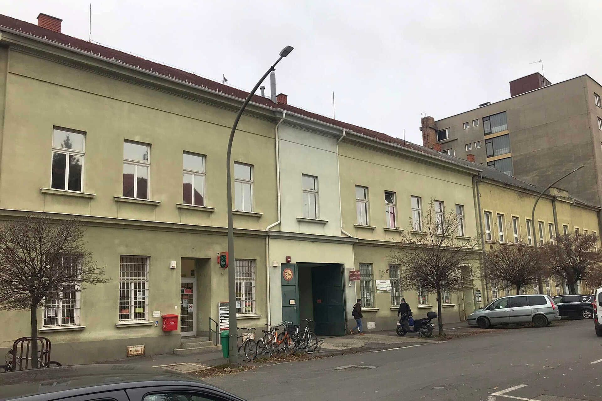 Szállodák a város szélén