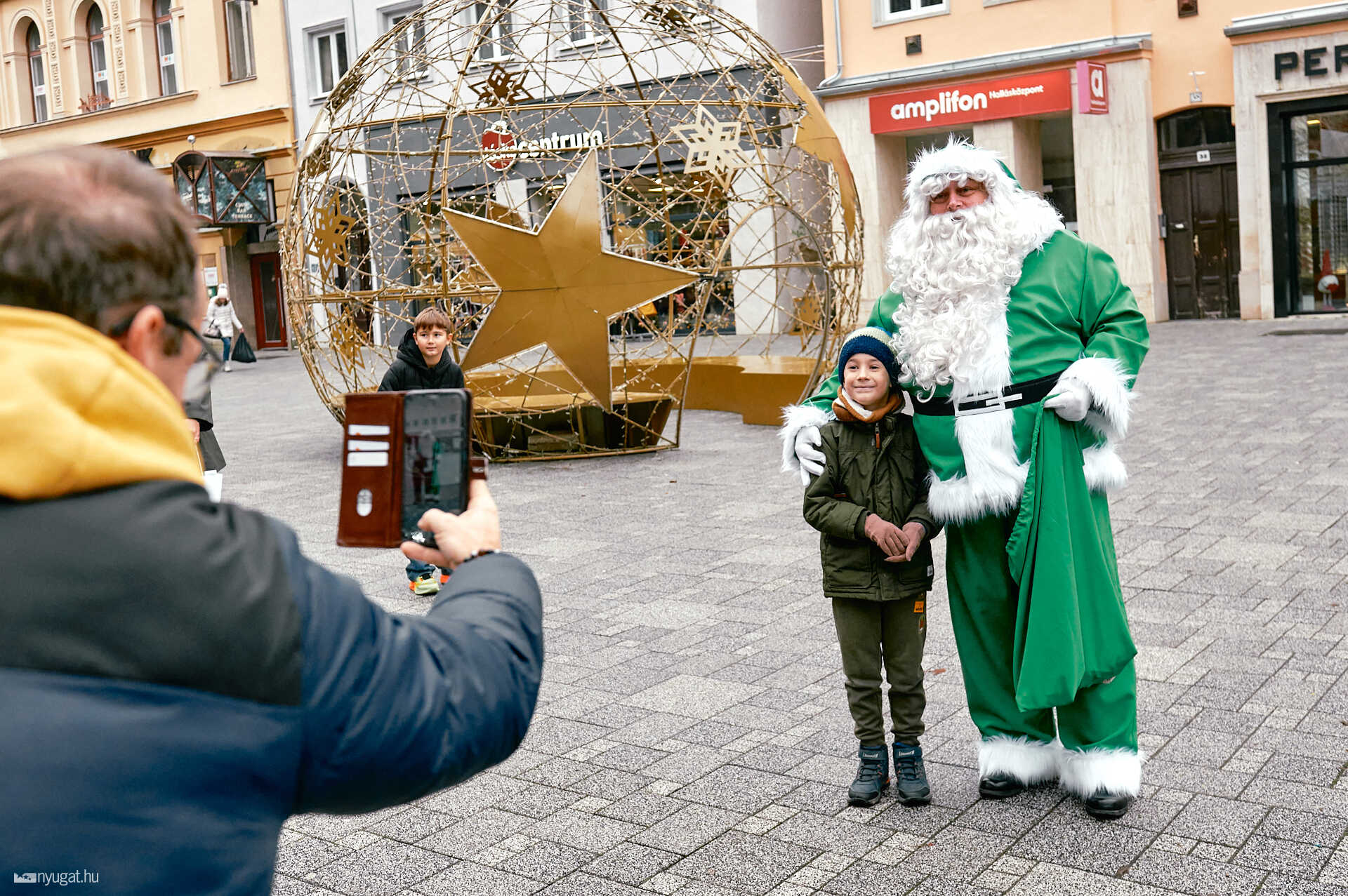 Schaeffler Mikulás a Fő téren