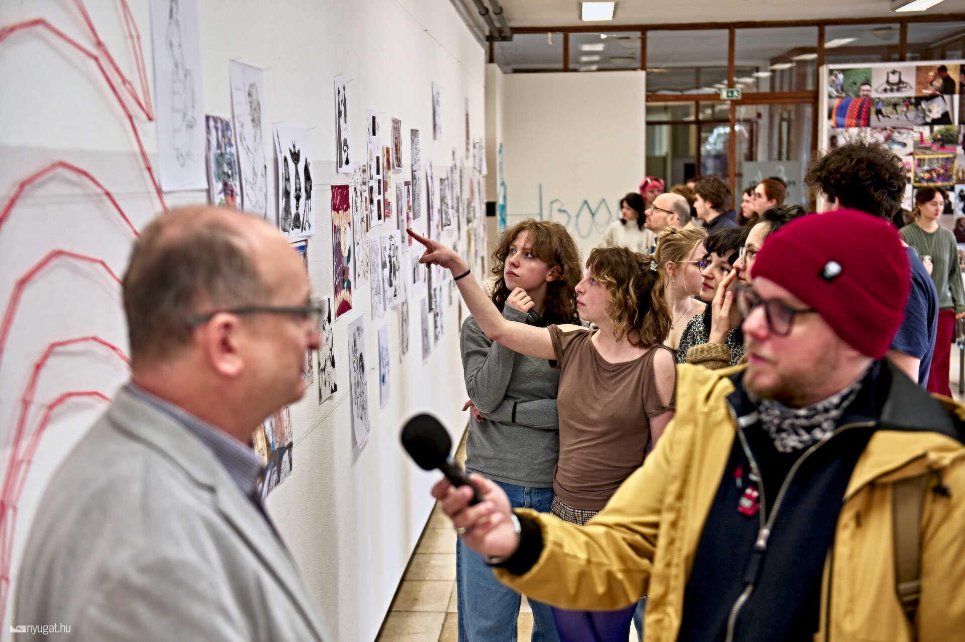 SketchBook kiállítás a művészetiben