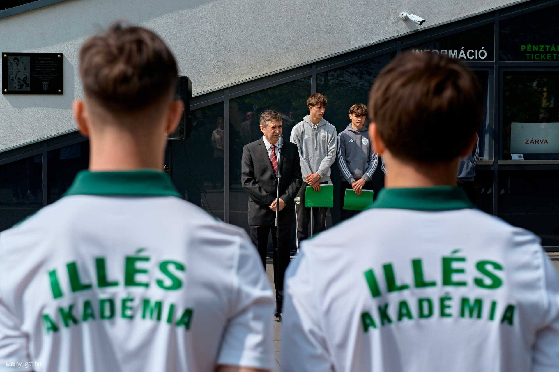 Szarka Zoltán megemlékezés a Haladás sportkomplexum előtt