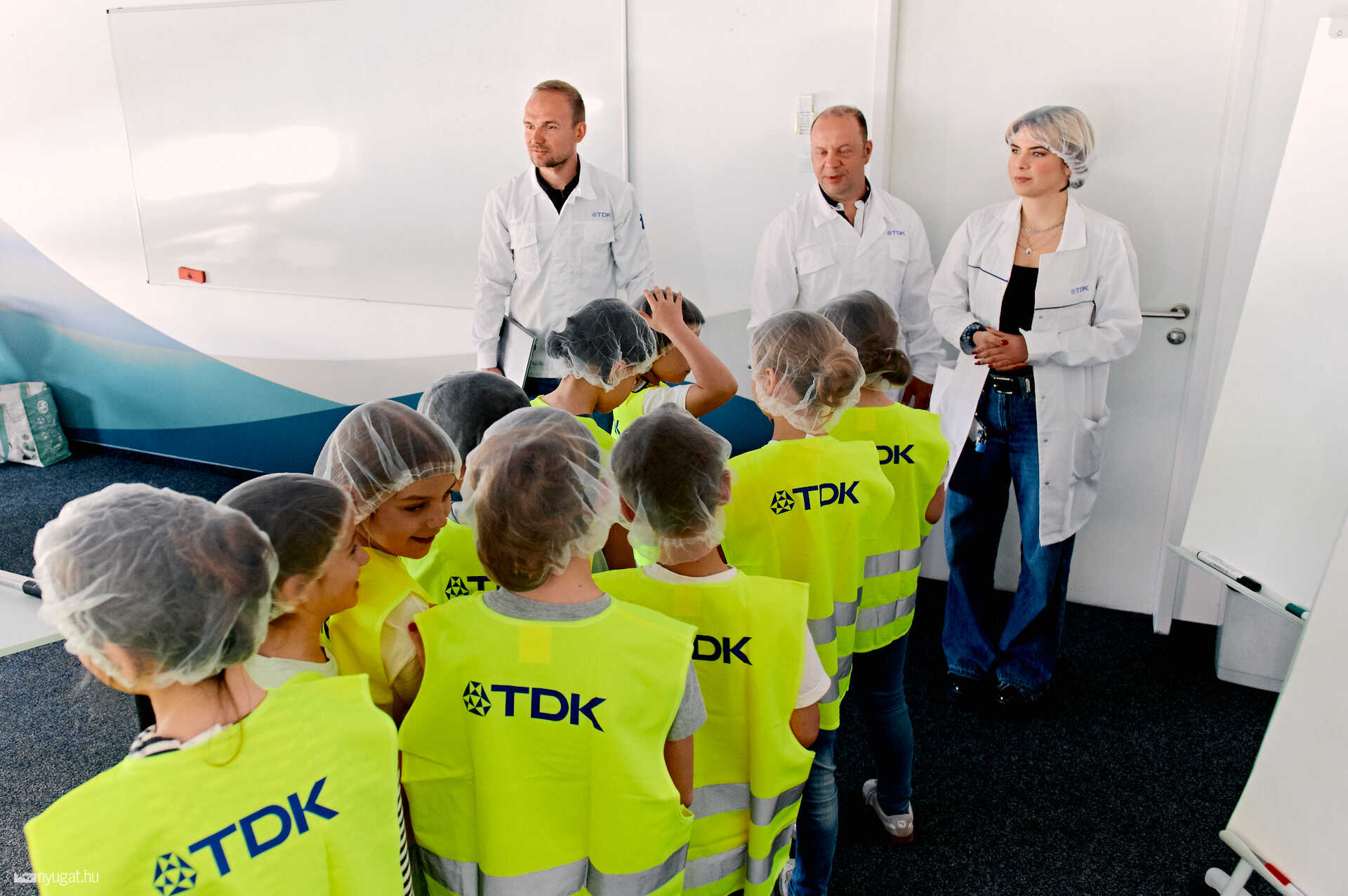 TDK kisiskolás gyárlátogatás