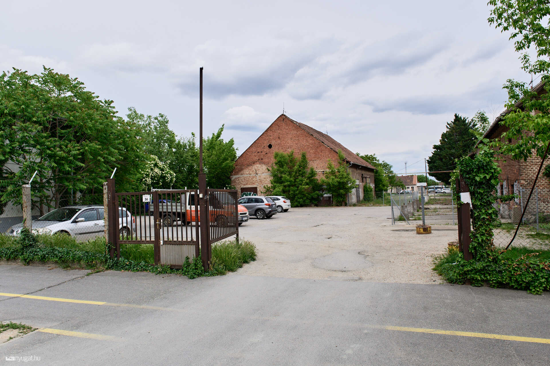 MÁV rendelő parkoló lezárás