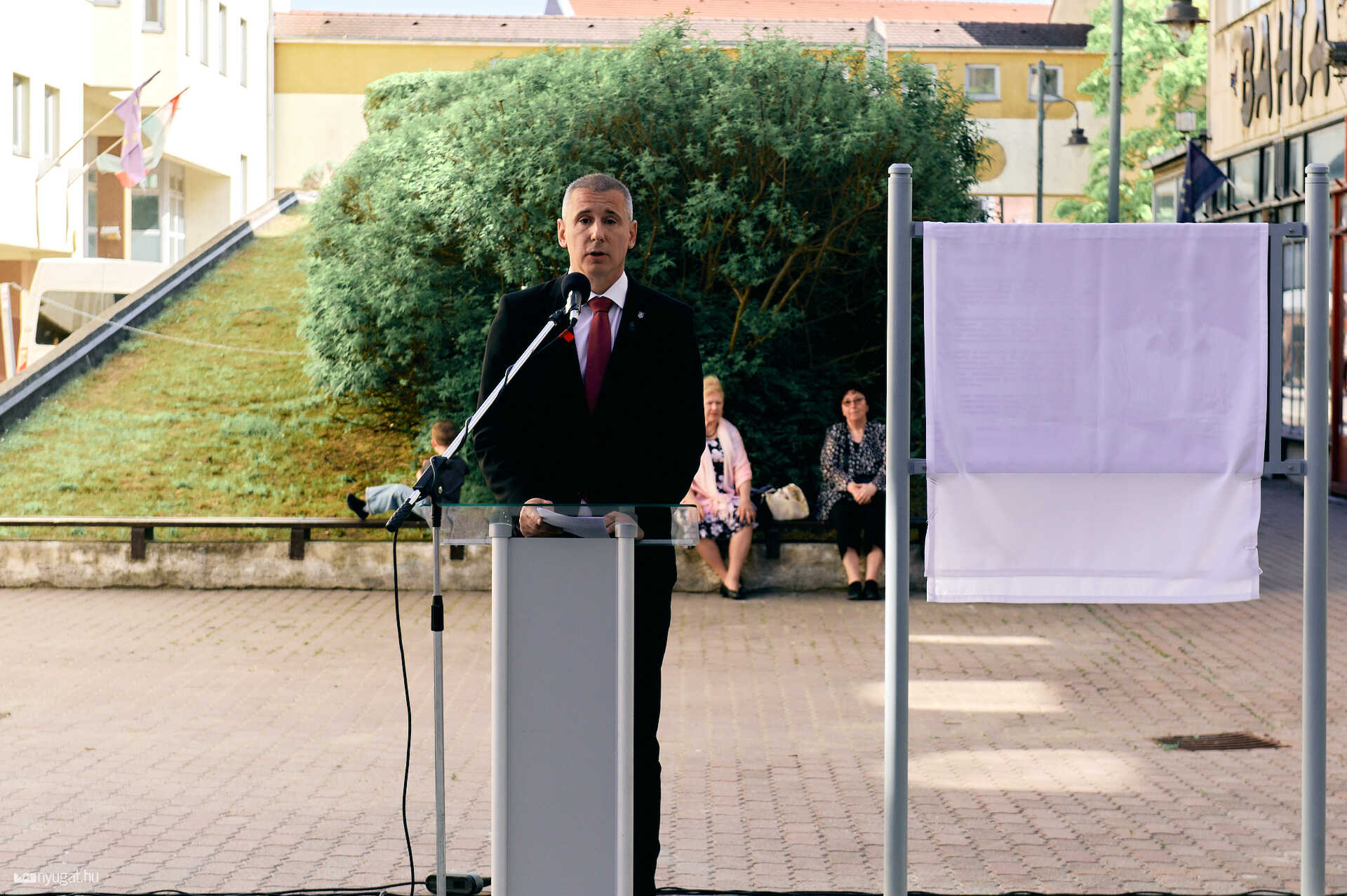 Feiszt György tér átadó