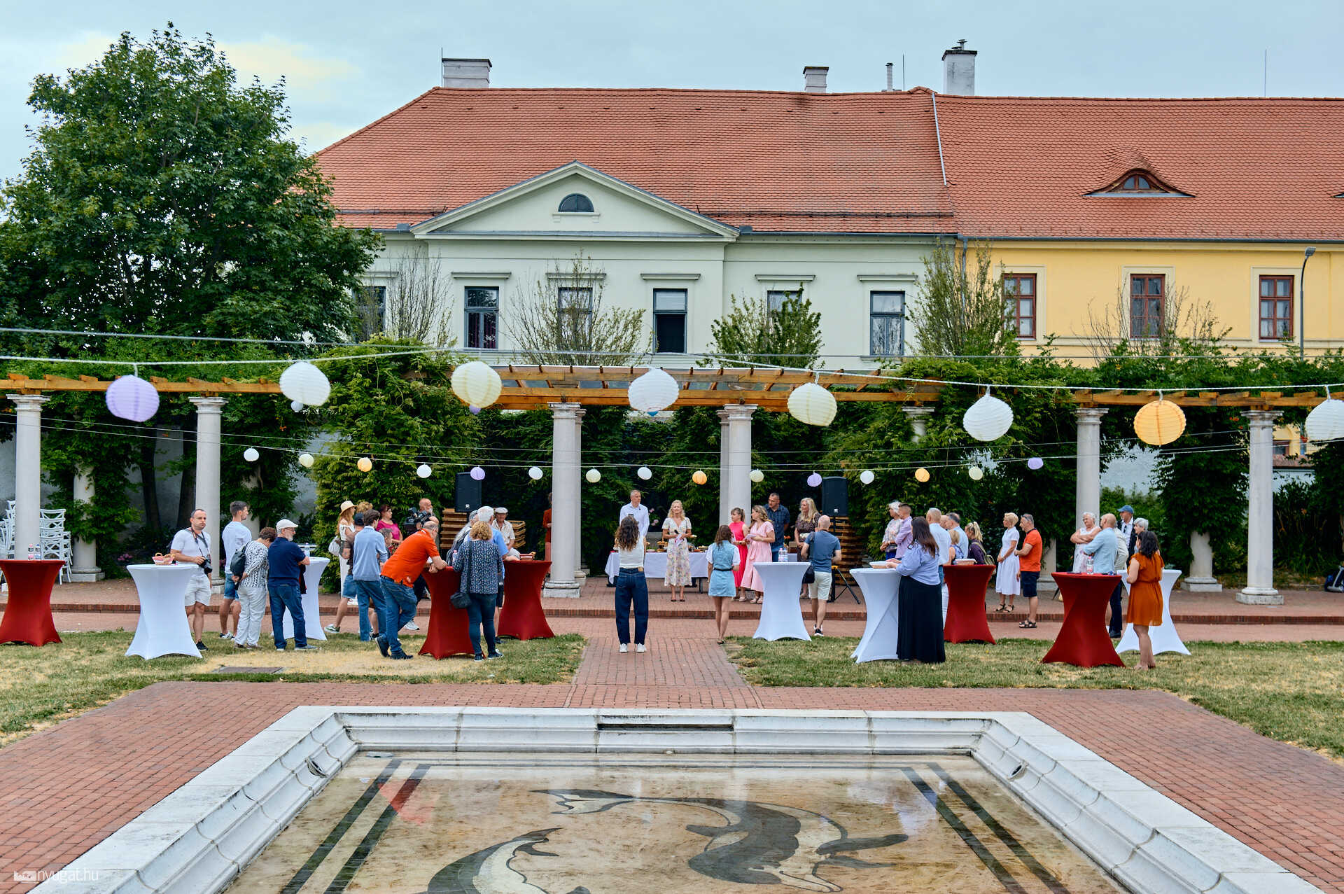 karneváli rózsaültetés