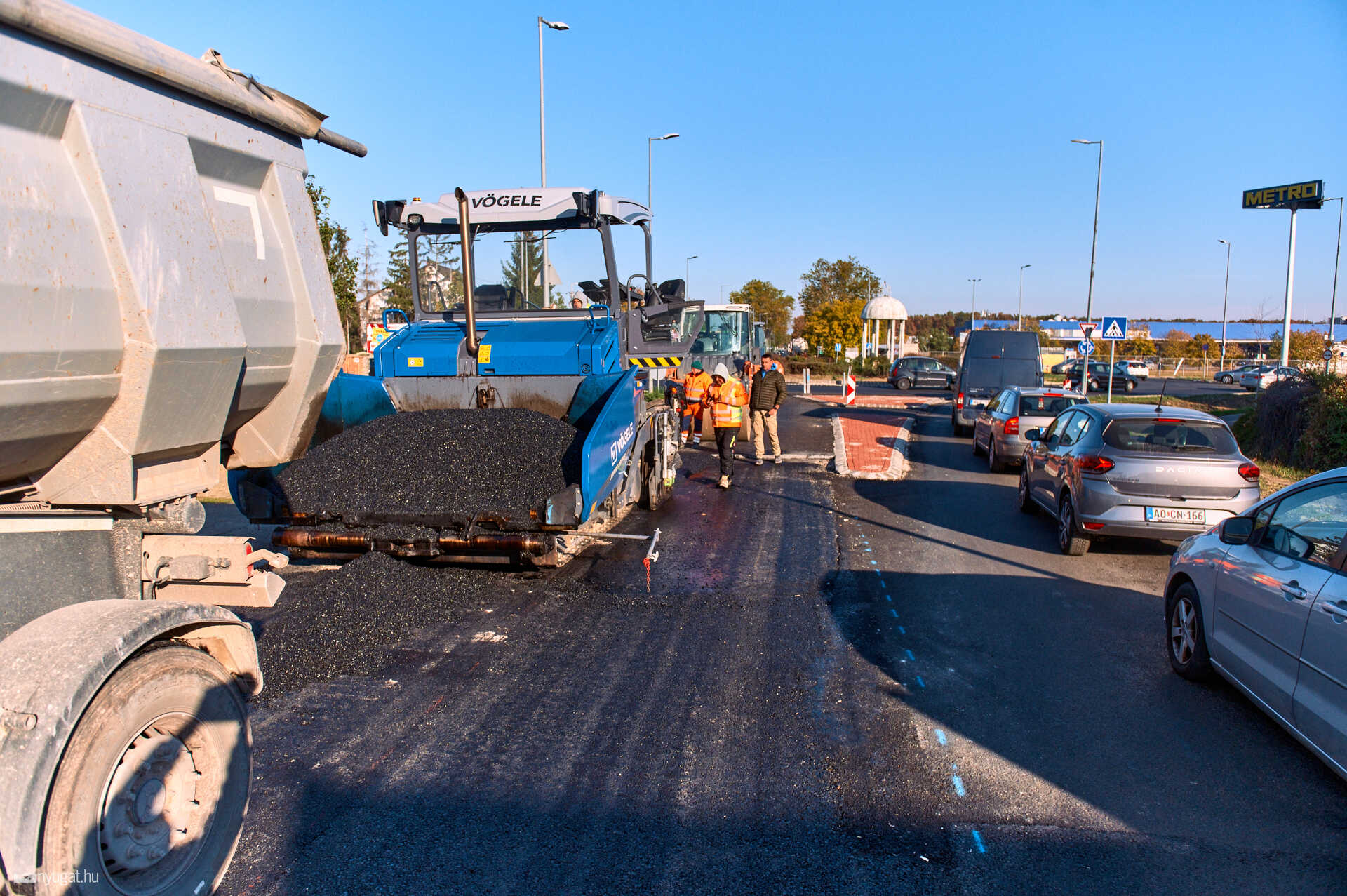 dugó és aszfaltozás a 11-es huszárúton