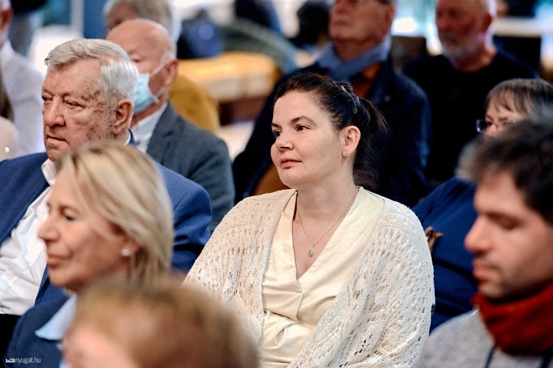 Csendes életek - Fejezetek a Hollán család történetéből