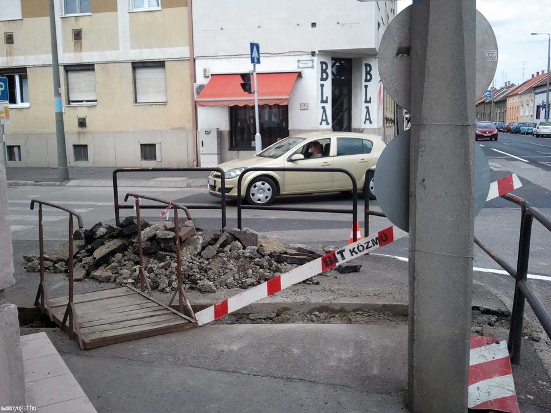 A tűzoltók mentették ki az elakadt liftekből az embereket