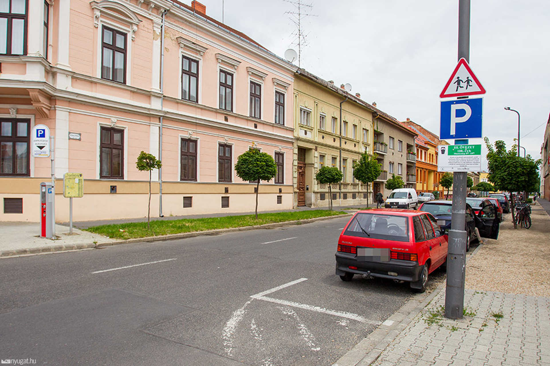 Parkolás a Zrínyi utcában (Batthyány térnél)