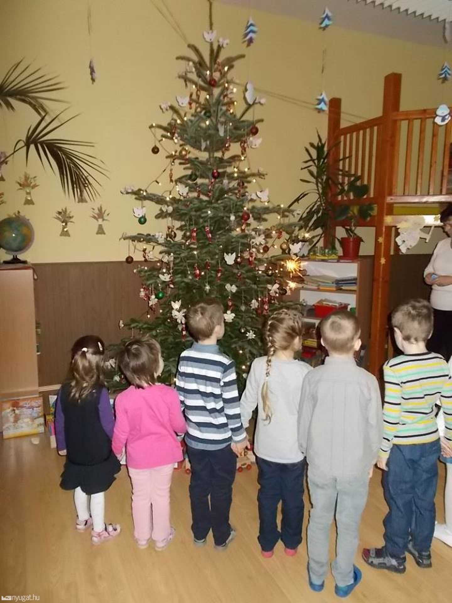 Karácsonyi ünnepség, pár órával a baleset előtt 