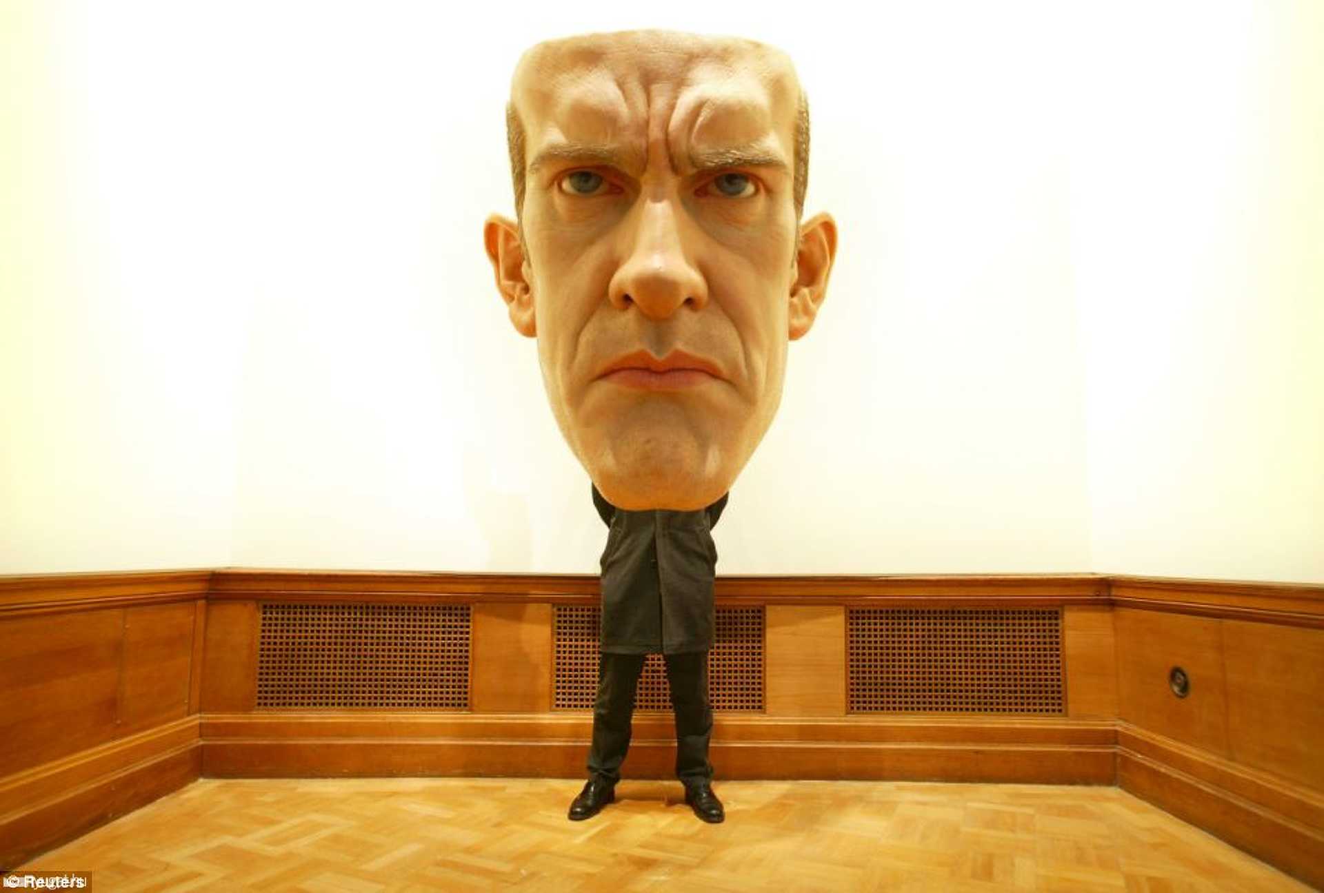 Ron Mueck hiperrealista szobrai