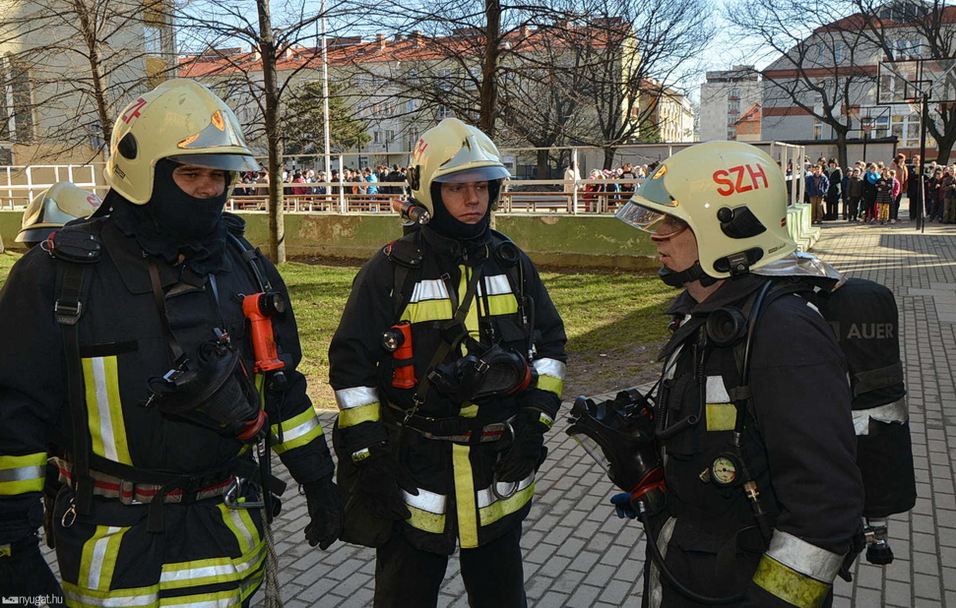 Tűzriadó-gyakorlat a szombathelyi Paragvári Utcai Általános Iskolában