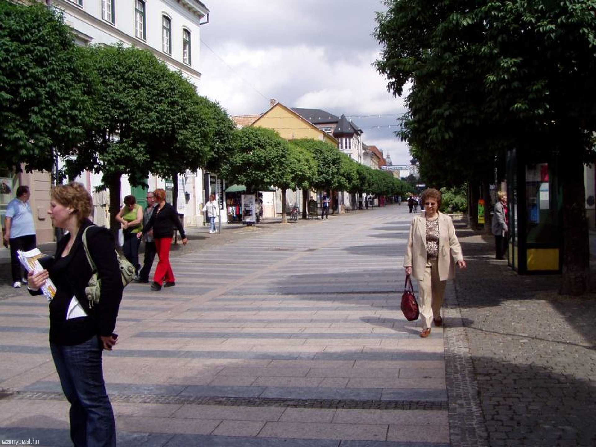 Kihaltnak tűnik a keszthelyi sétálóutca