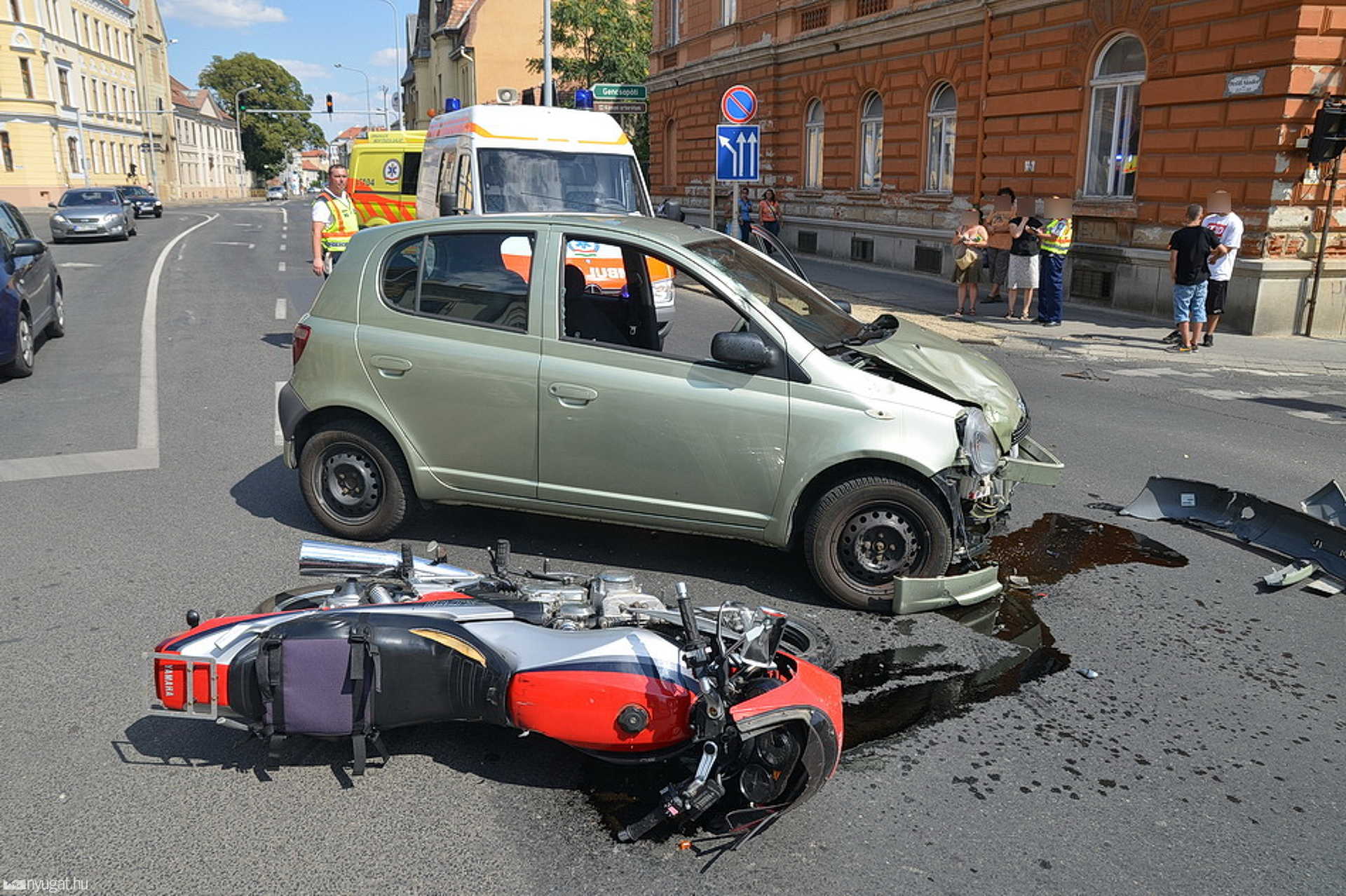 Súlyos motorbaleset Szombathely belvárosában