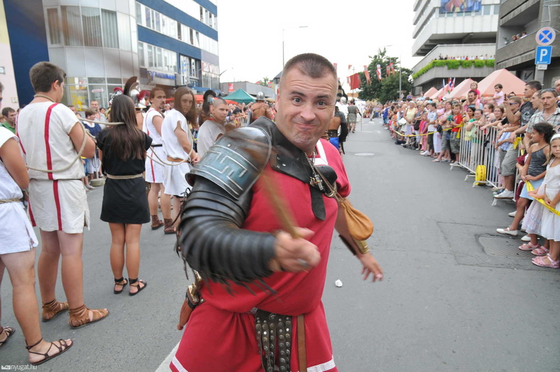 Talán nem kellett volna becsmérelnünk a rabszolgakereskedő portékáját...