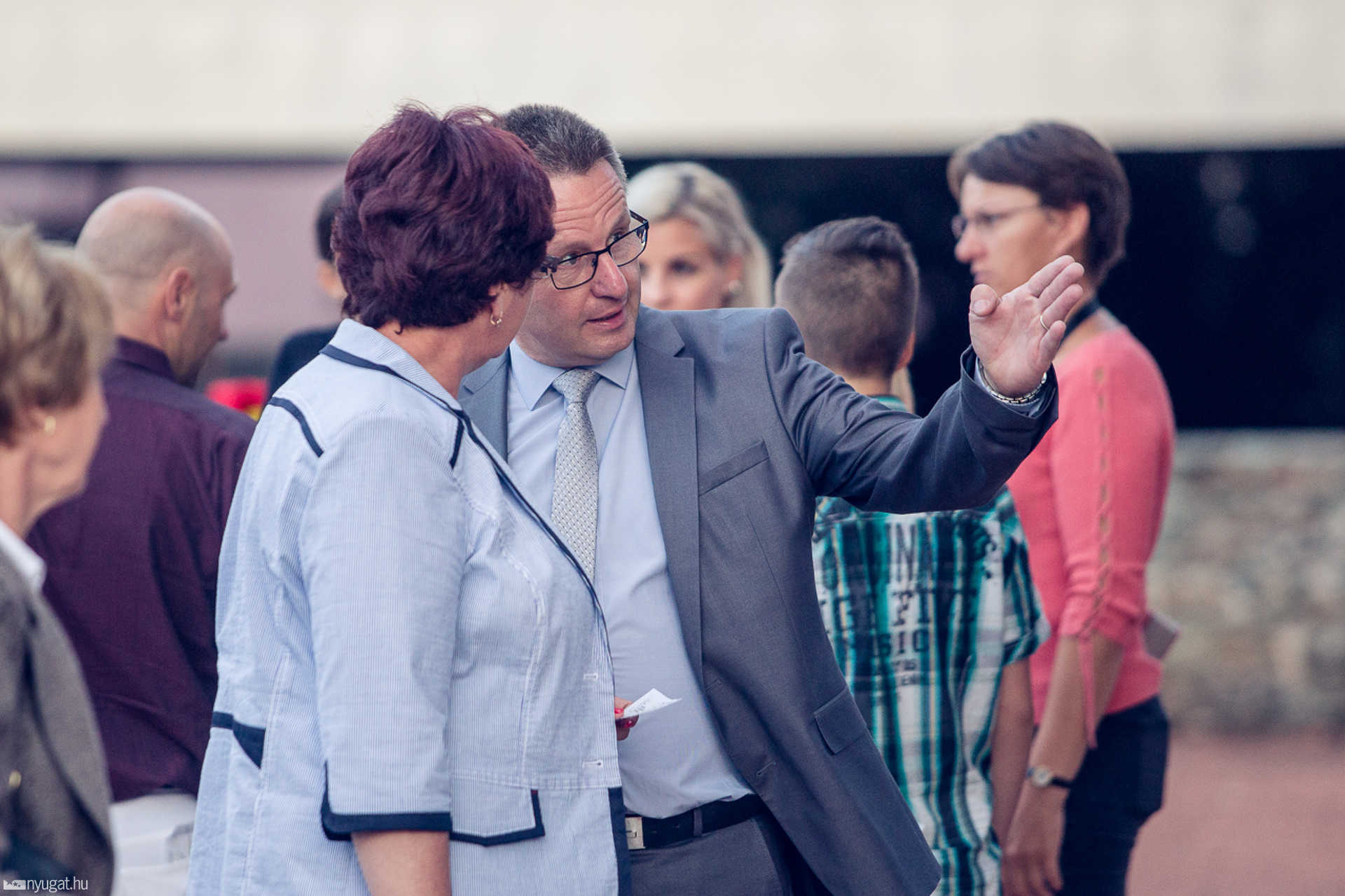 Érkeznek a vendégek az Iseumi Játékok előadására