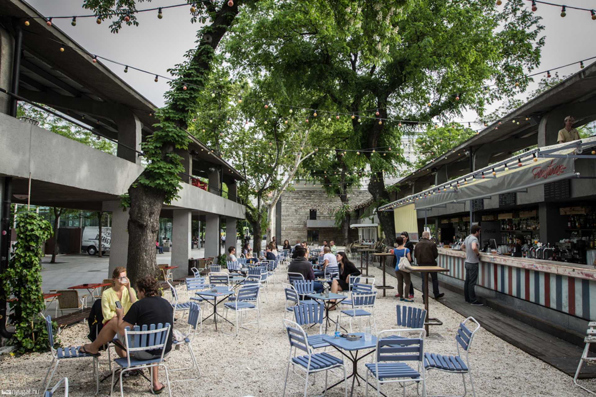 Fröccsterasz, Erzsébet tér