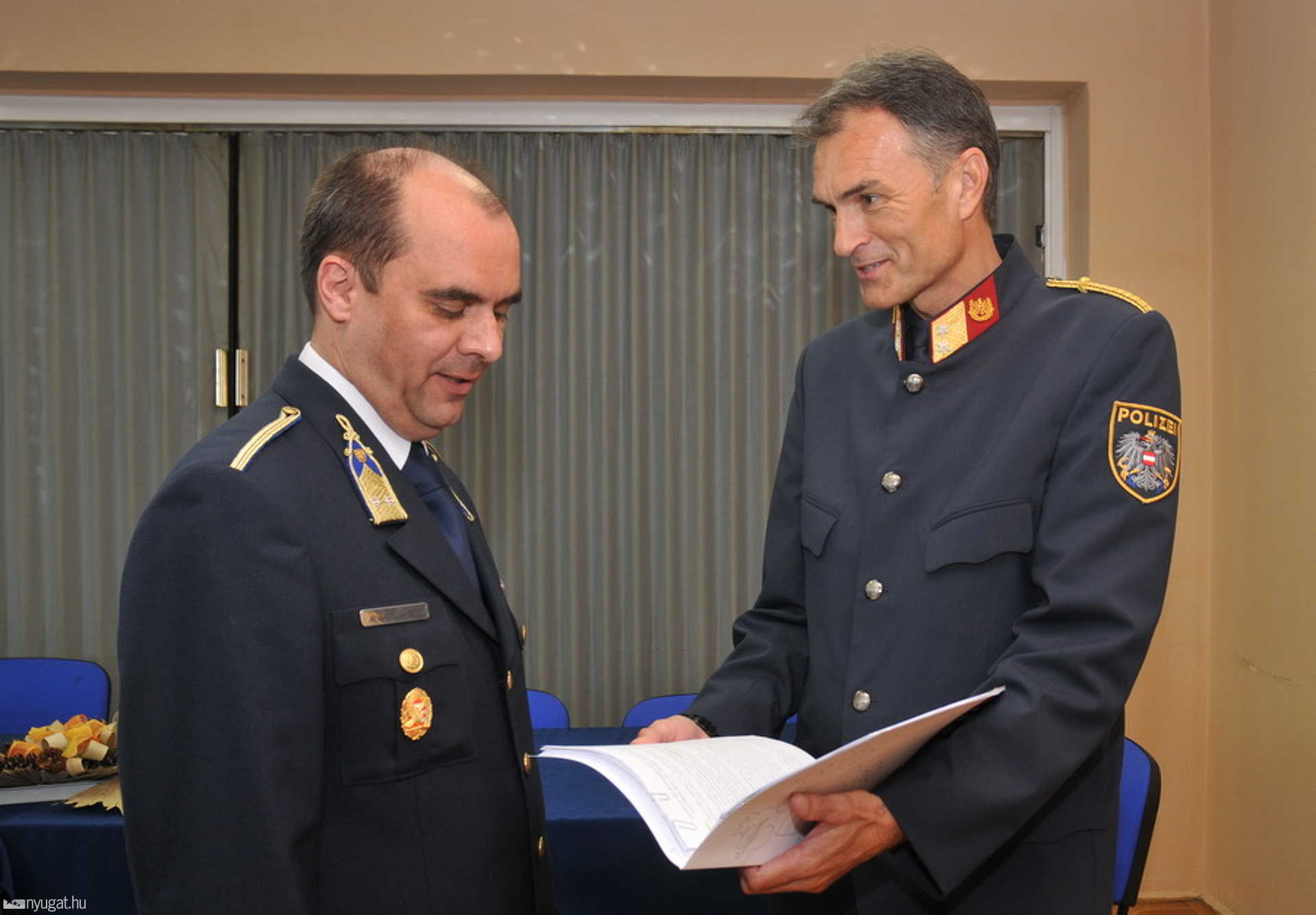 Ewald Dragosits, güssingi kapitány (jobbra) és Gábriel Gábor alezredes