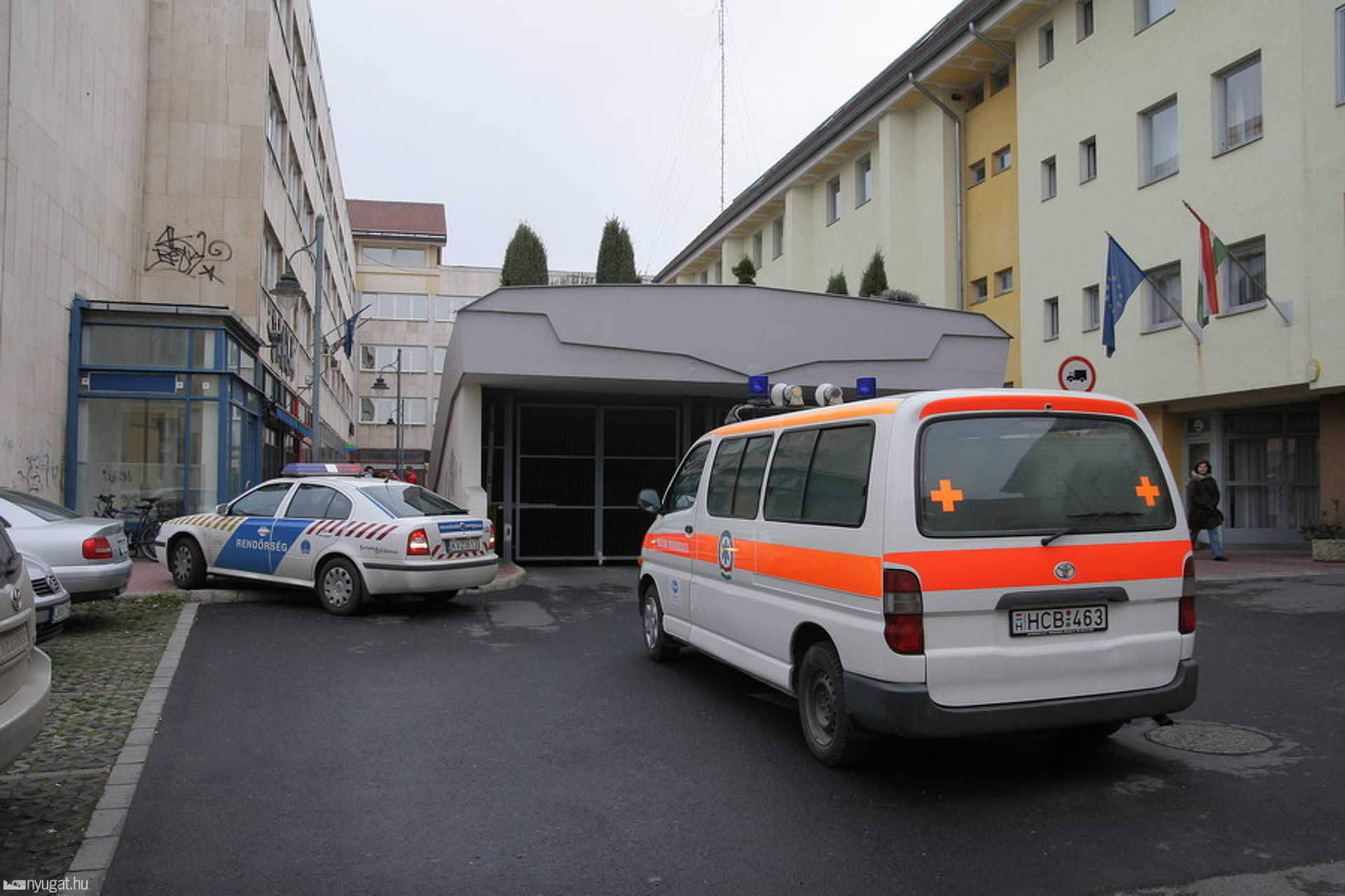 Fehér port kapott az MSZP iroda