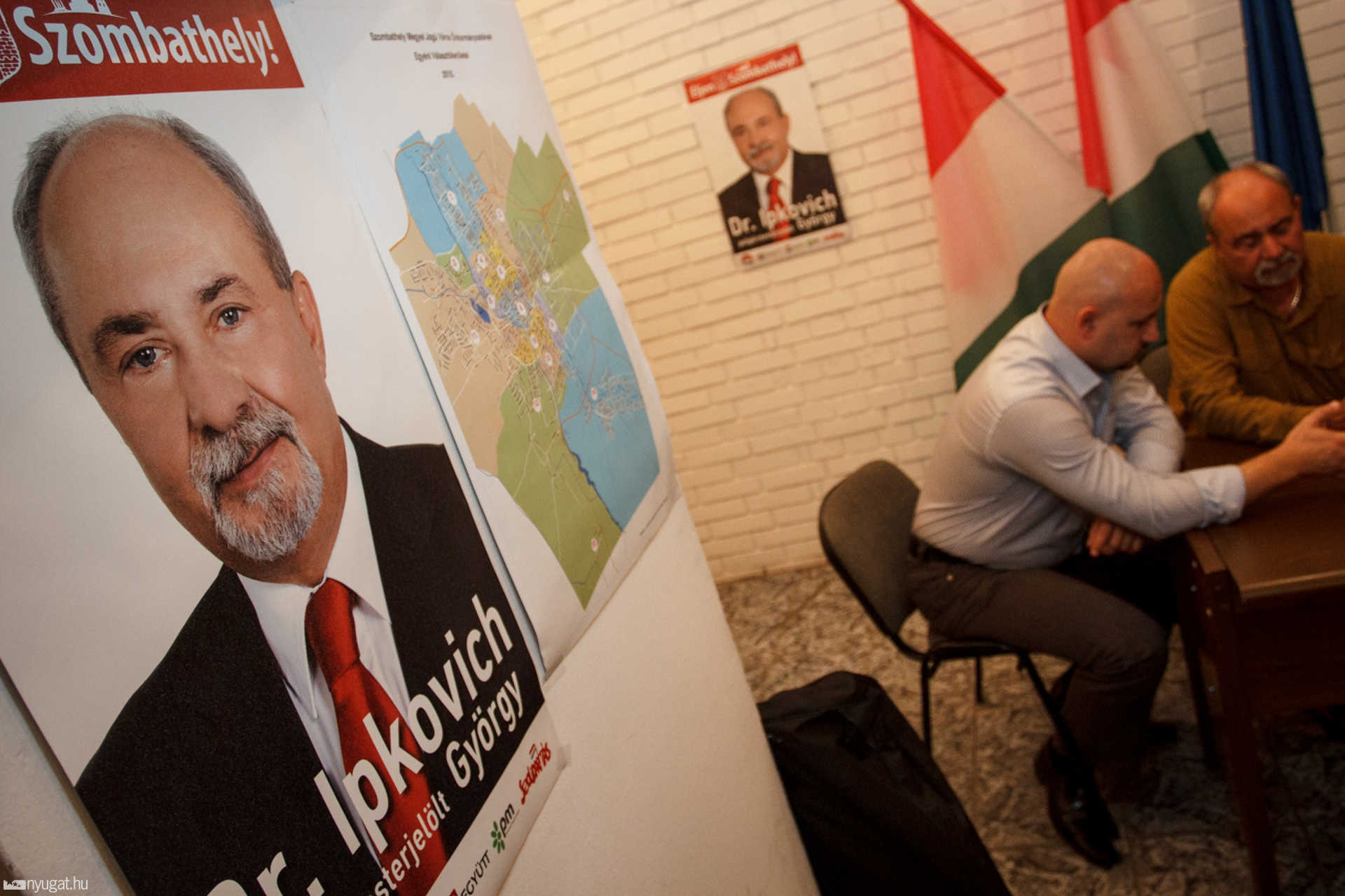 Eredményvárás az MSZP irodában