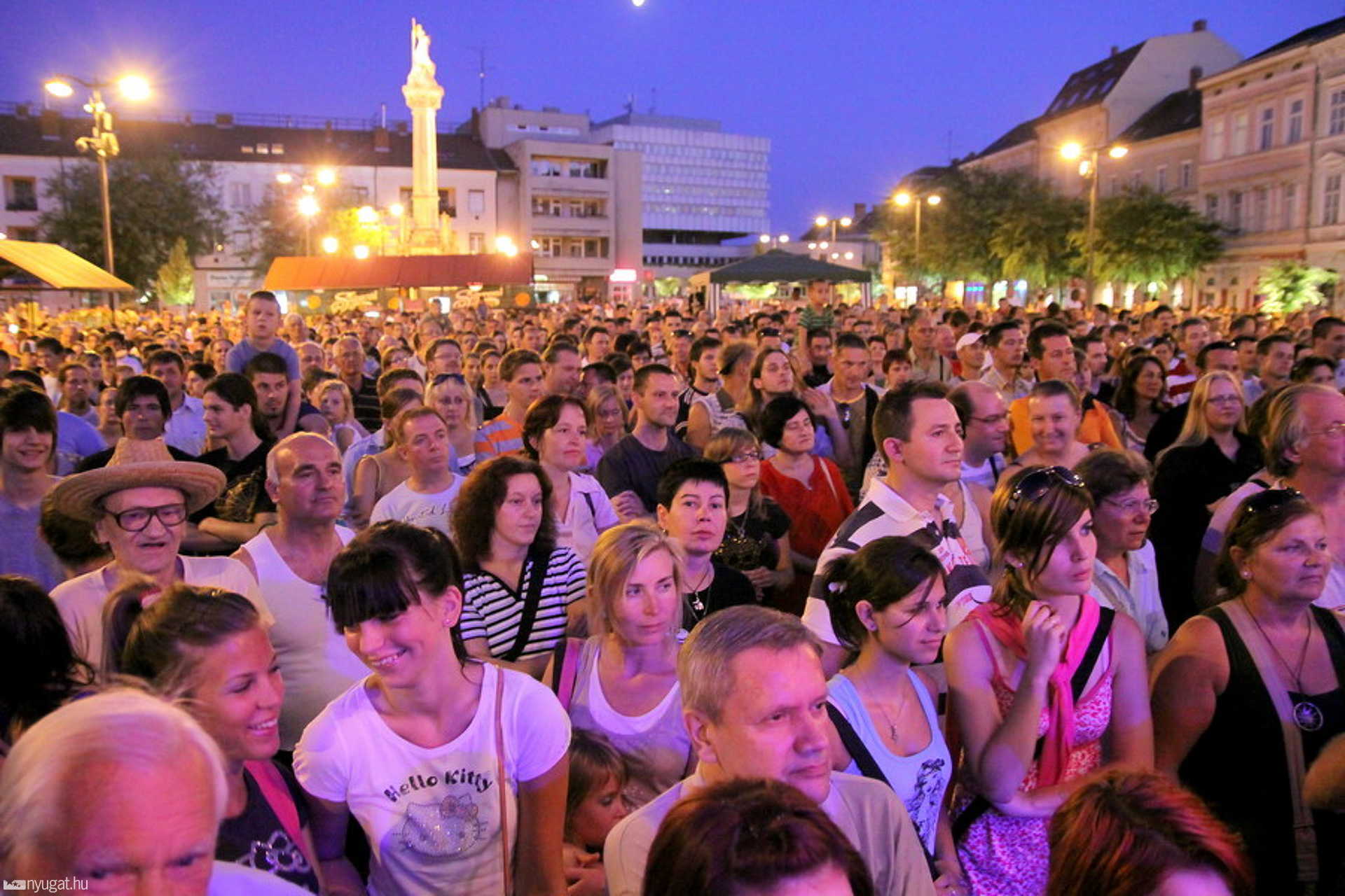KFT és Tizenhét koncert a Fő téren