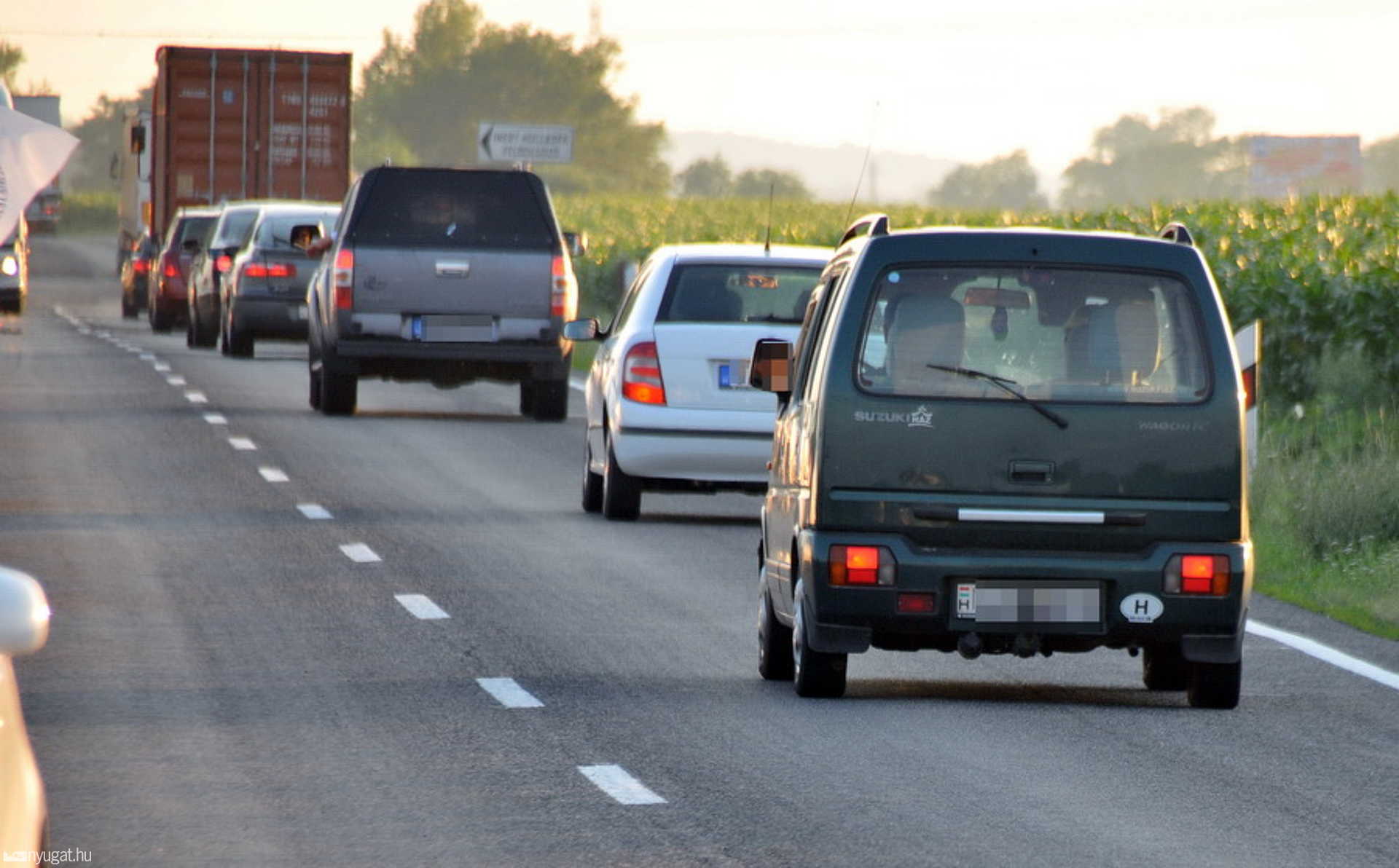 Szakszervezeti demonstráció a 86-os úton, Vépnél