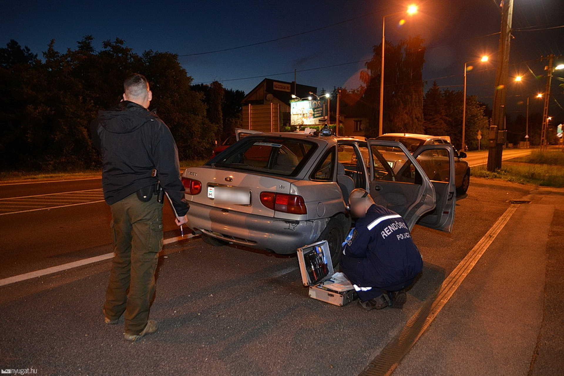 Árvízi védekezés Győrújfalunál 