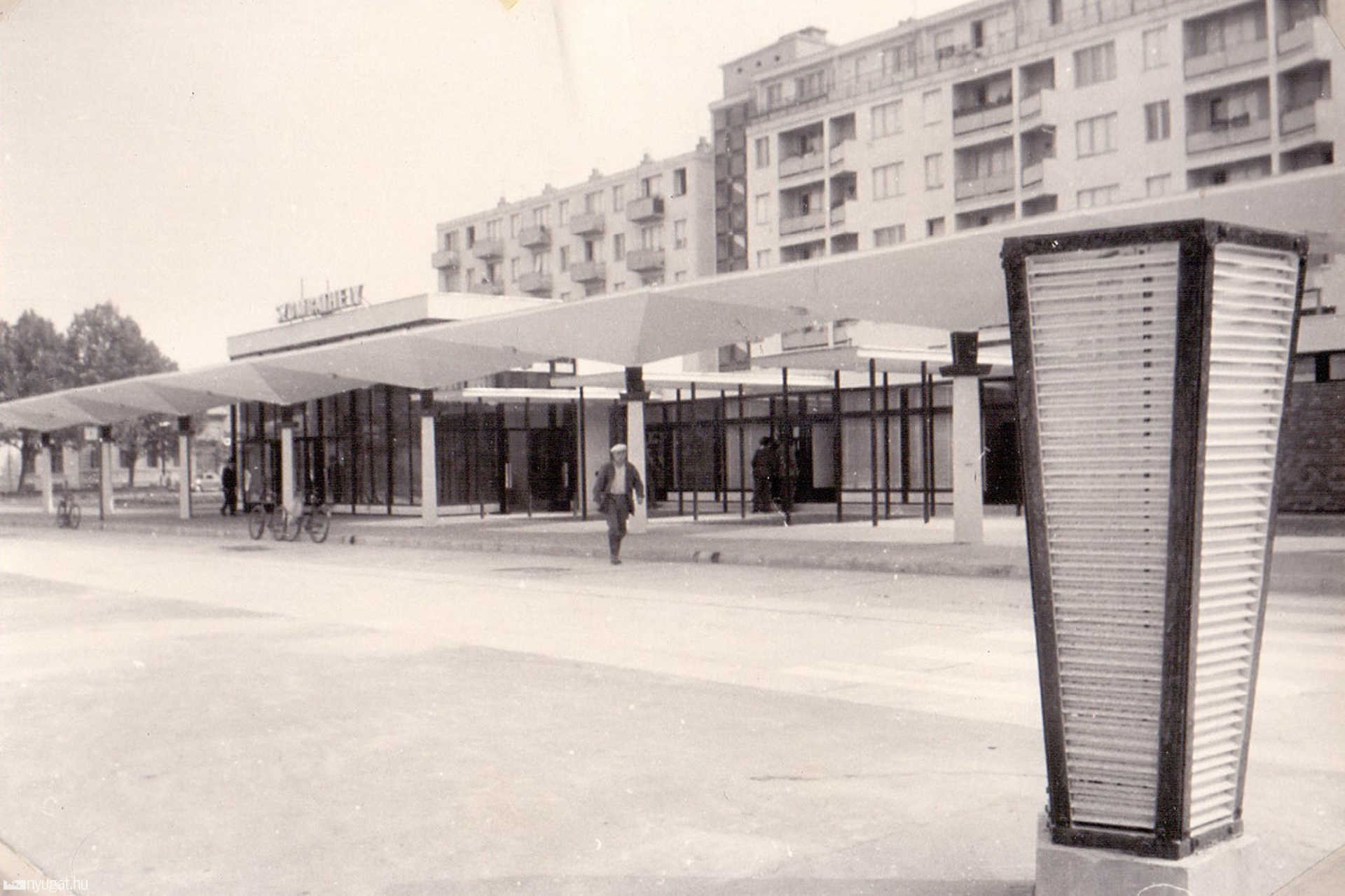 Ady Endre tér, autóbuszmegálló