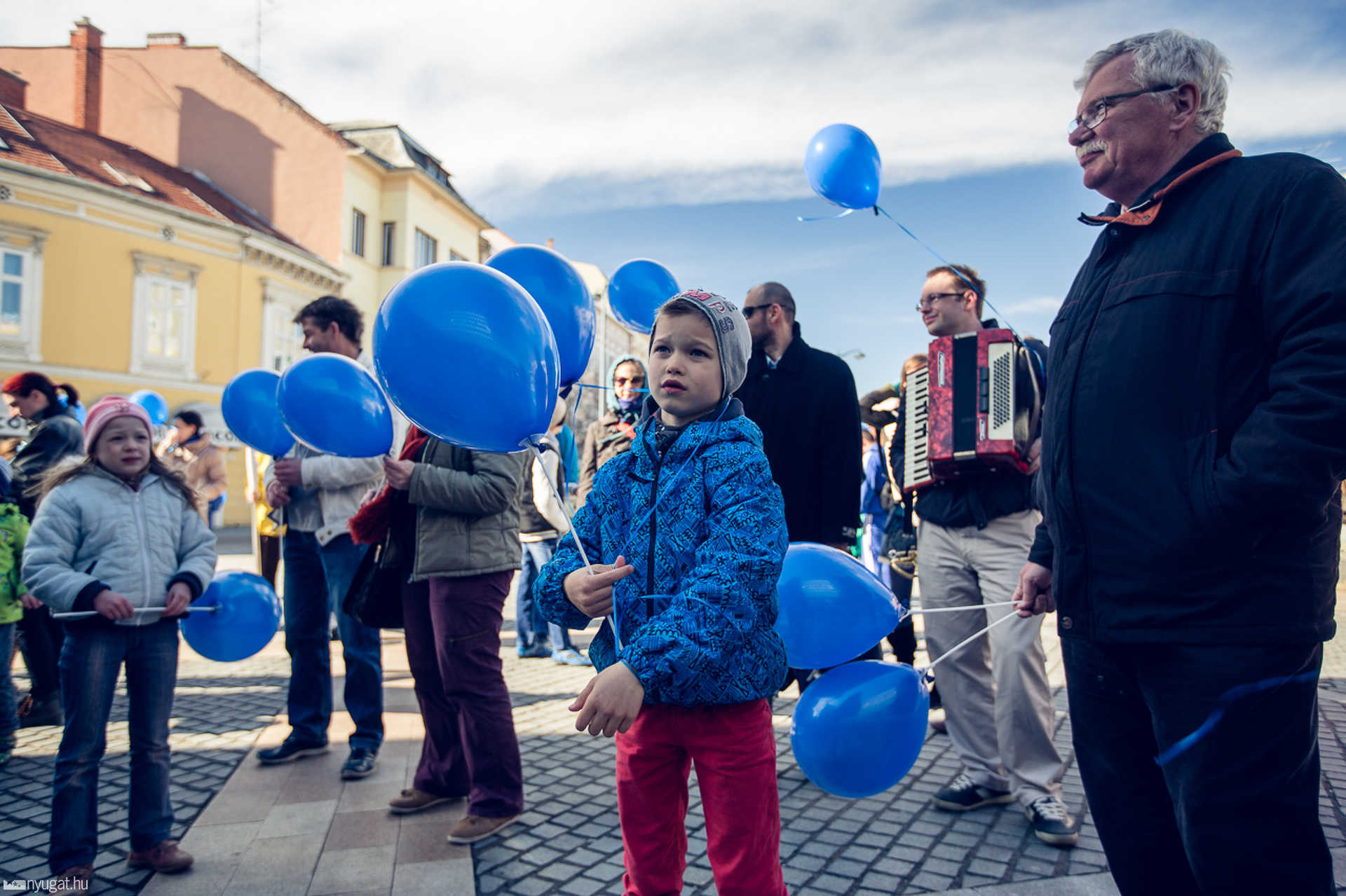 Kék séta az autizmussal élőkért
