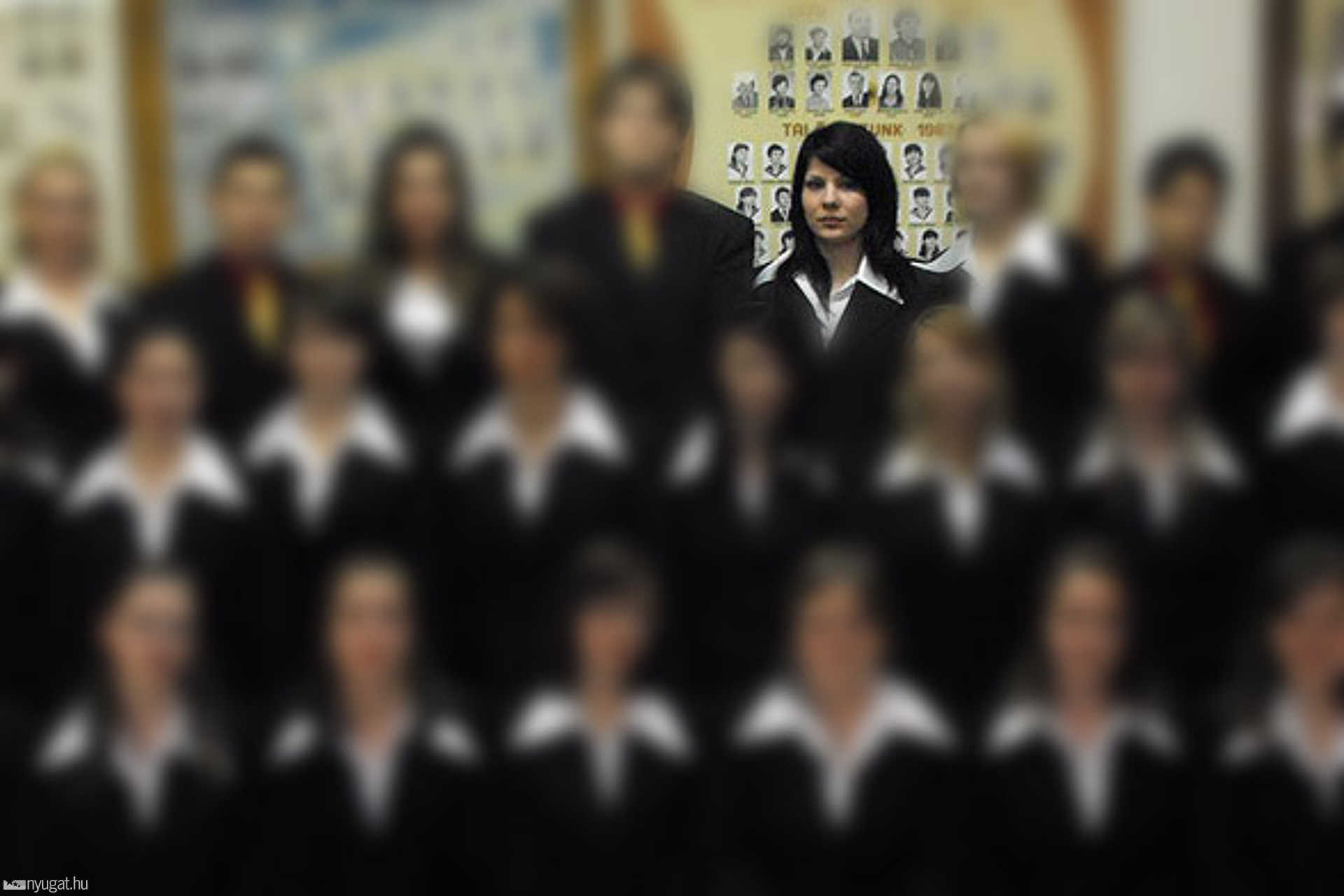 Katona Vivien érettségi képe a csepregi középiskolában 