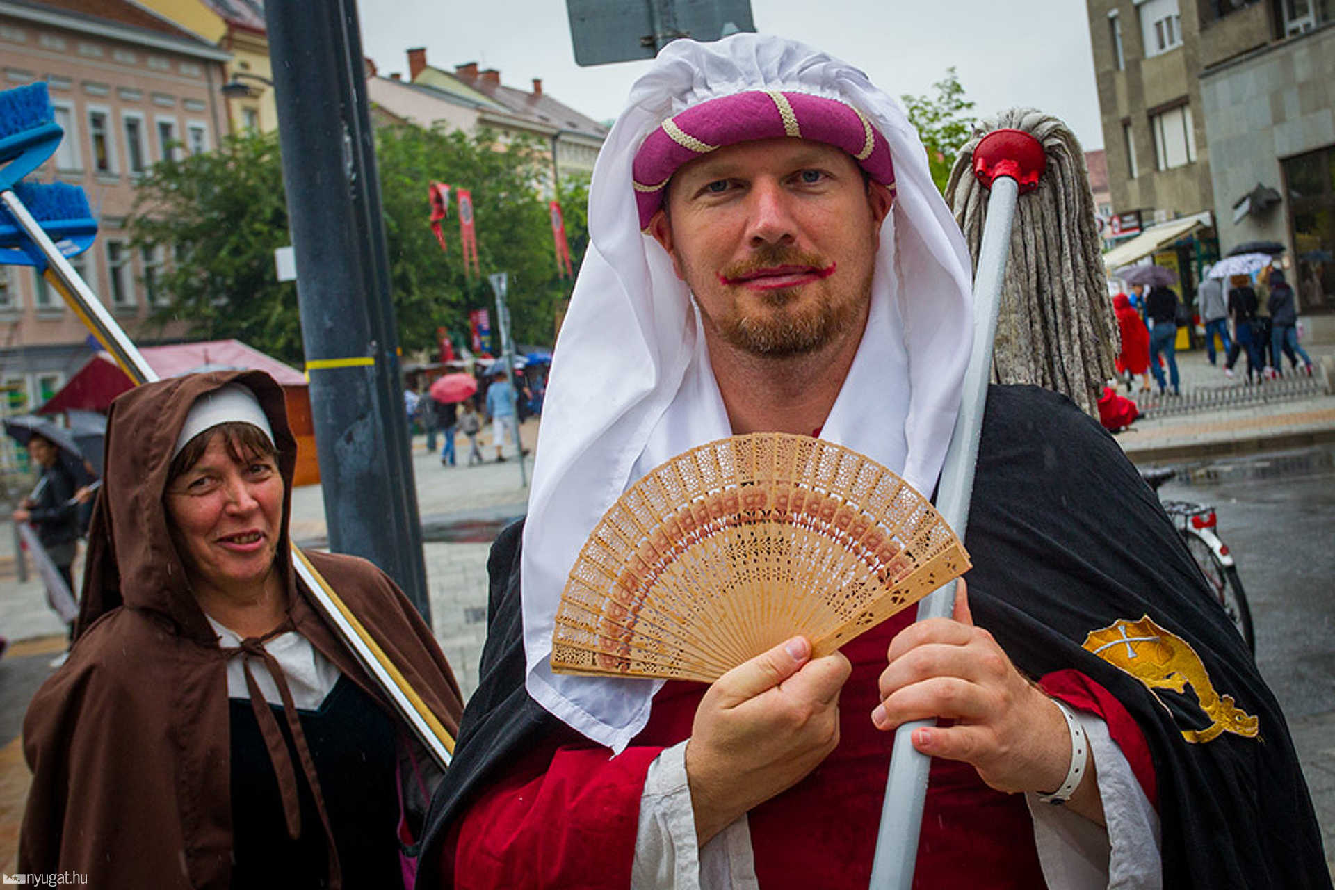 Esős karneváli varsárnap délután