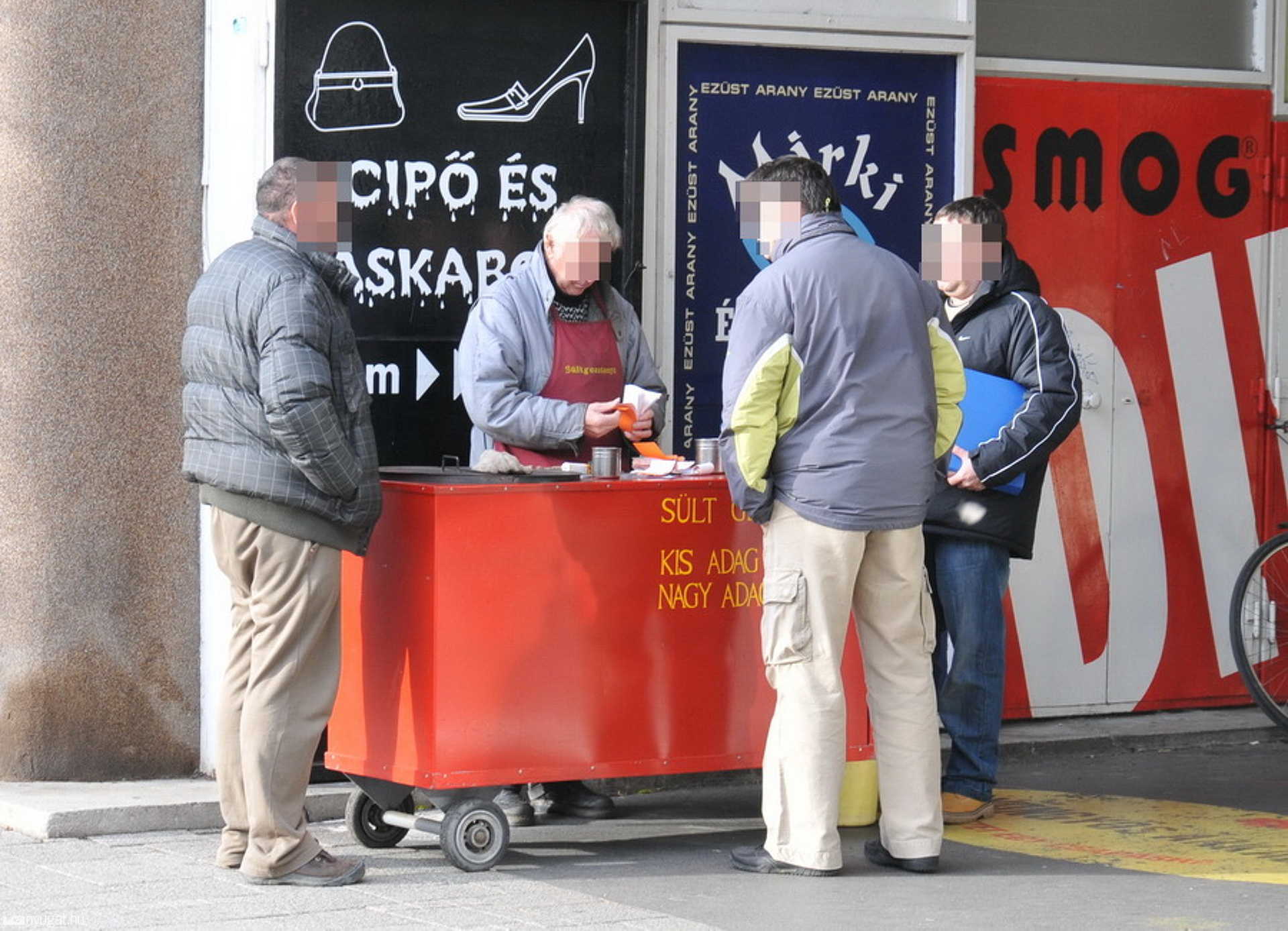Árusokat ellenőriz az APEH az adventi vásáron