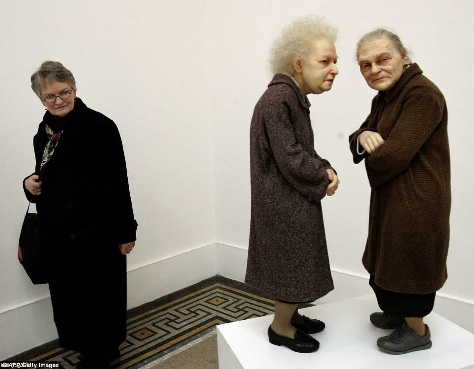 Ron Mueck hiperrealista szobrai