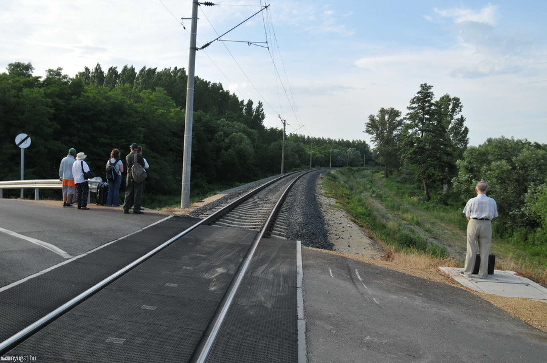 A vonatról leszállított utasok