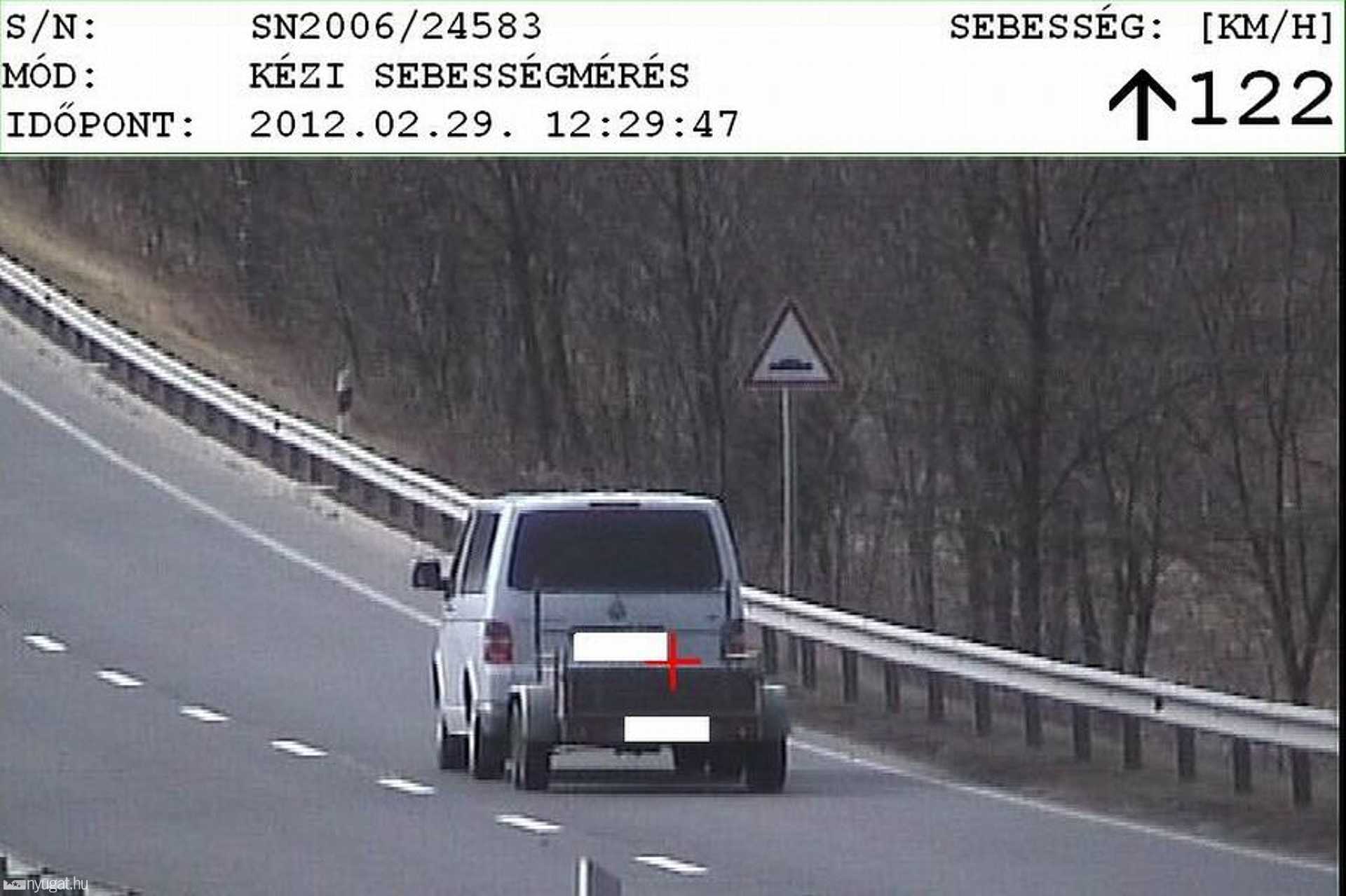 Ez is Vasvár mellett történt, a sebesség 122 km/h