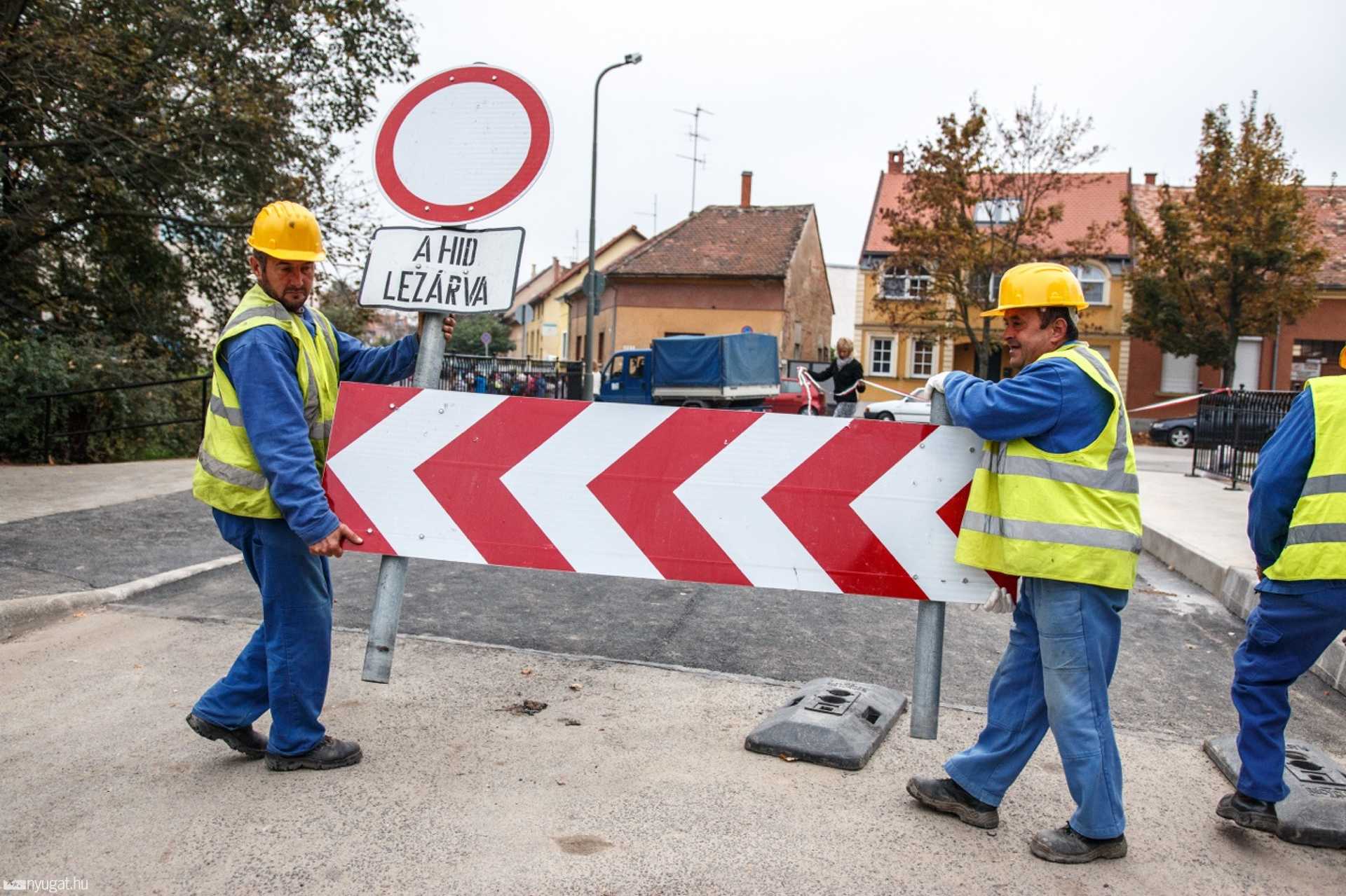 Vak Bottyán utcai híd átadása