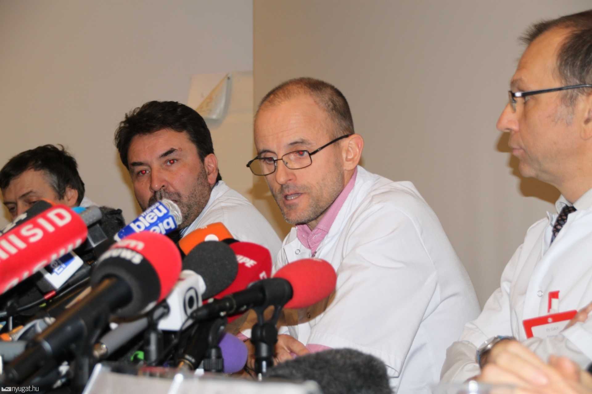 Az orvoscsoport a sajtótájékoztatón