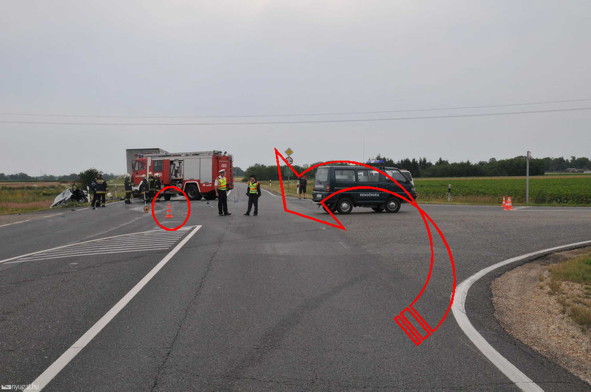Itt akart megfordulni a cseh sofőr, mögötte érkezett a kamion