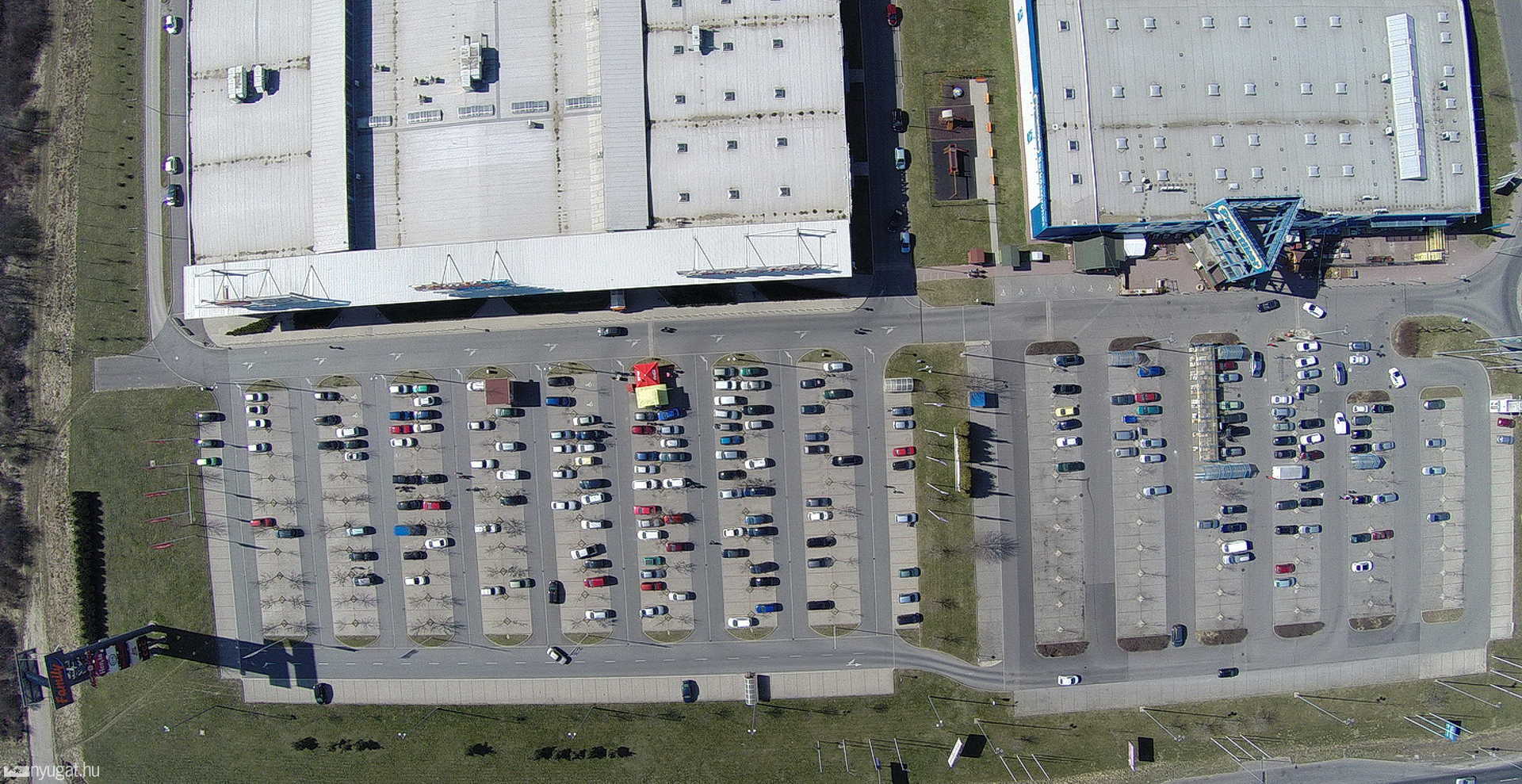 Family Center és Praktiker, vasárnap 12:04