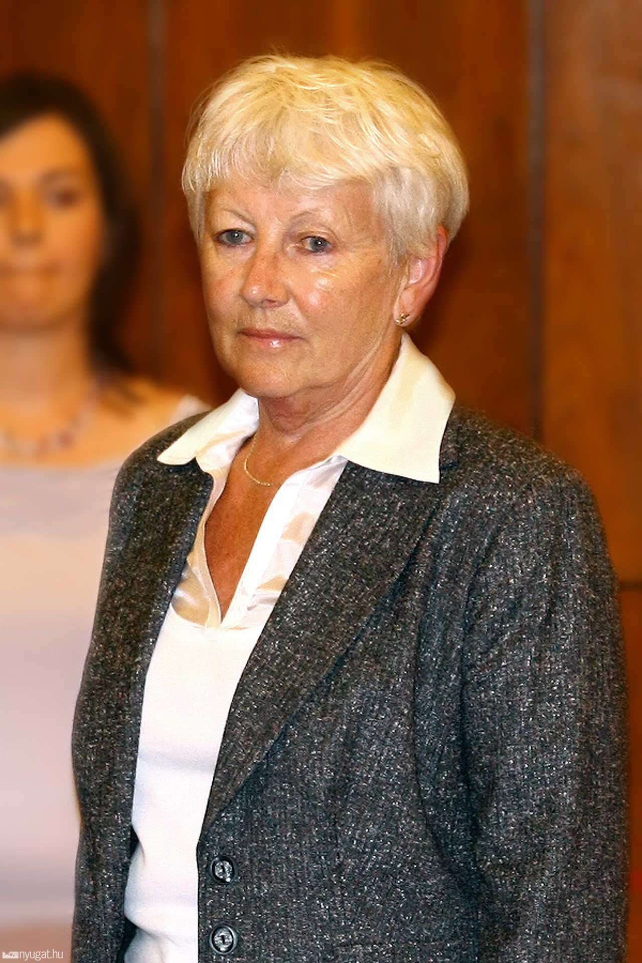 dr. Bakos Éva